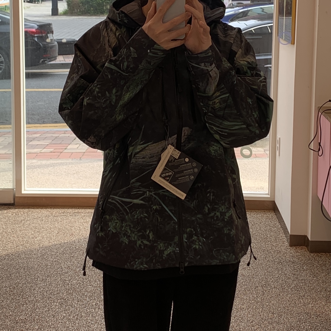 Supreme Gore-Tex Taped Seam Shell Jacket Kermit The Frog - 24SS 착용 스타일 - 3