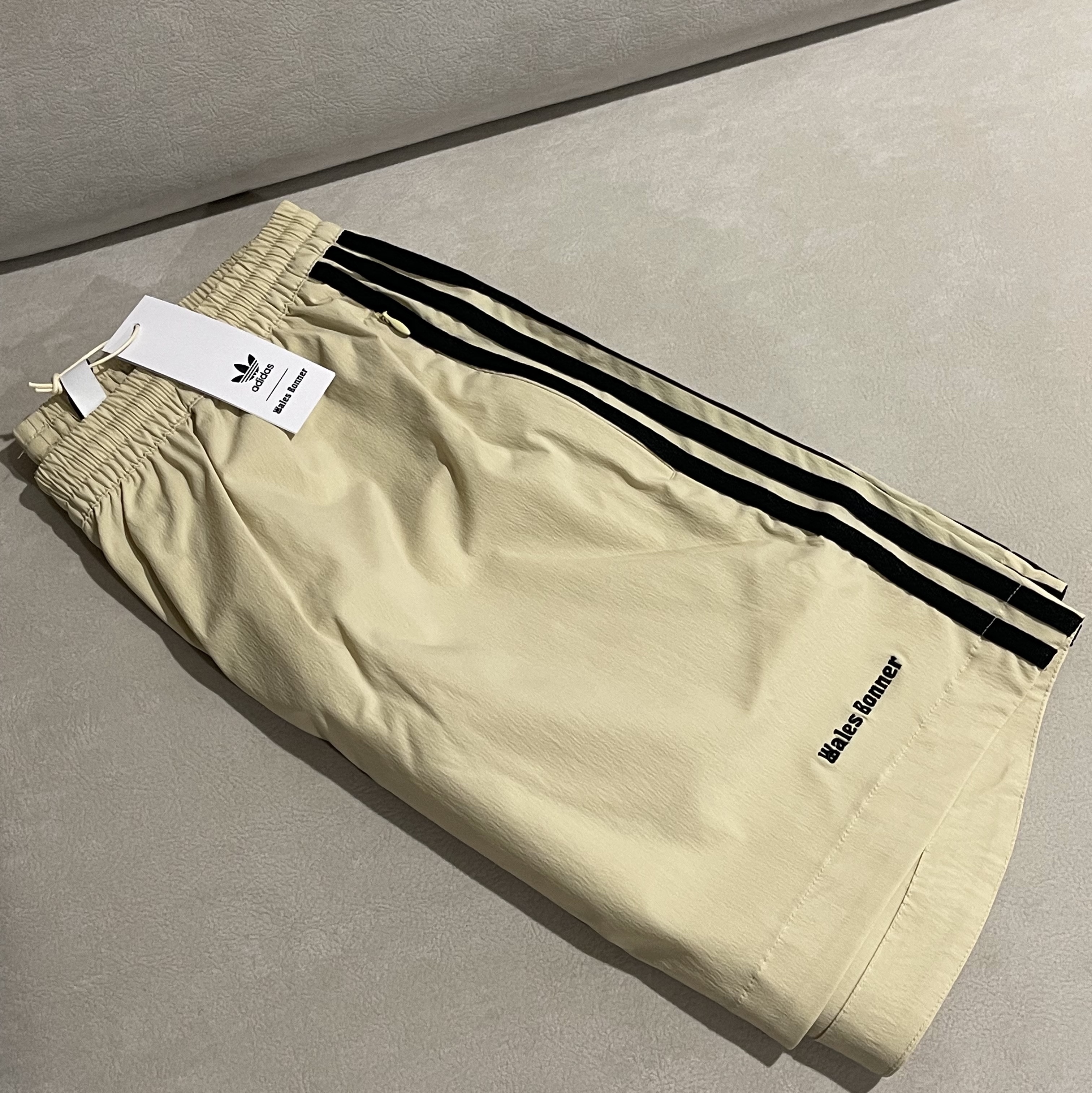 Adidas x Wales Bonner Statement Football Shorts Sandy Beige - US Sizing 착용 스타일 - 1