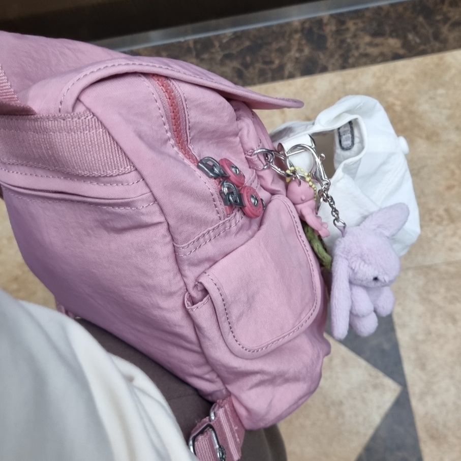 Kipling City Pack Mini Lavender Blush 착용 스타일