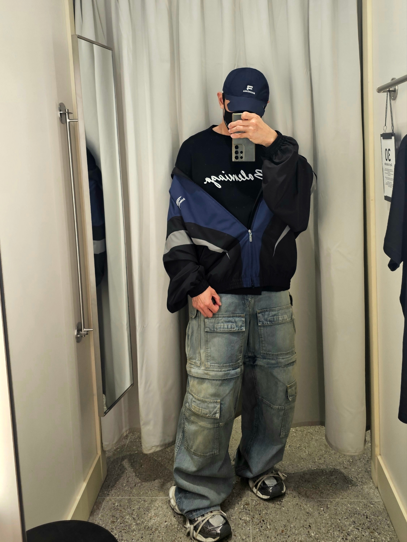 (W) Balenciaga Cargo Boyfriend Jeans Blue, Balenciaga 3XL Sneakers Grey White Red 착용 스타일 - 3