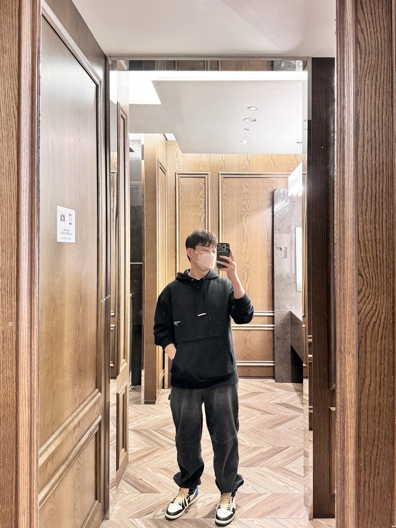 Wooyoungmi Flower Print Back Logo Hoodie Black - 22SS, Jordan 1 x Travis Scott x Fragment Retro Low OG SP Military Blue 착용 스타일 - 4