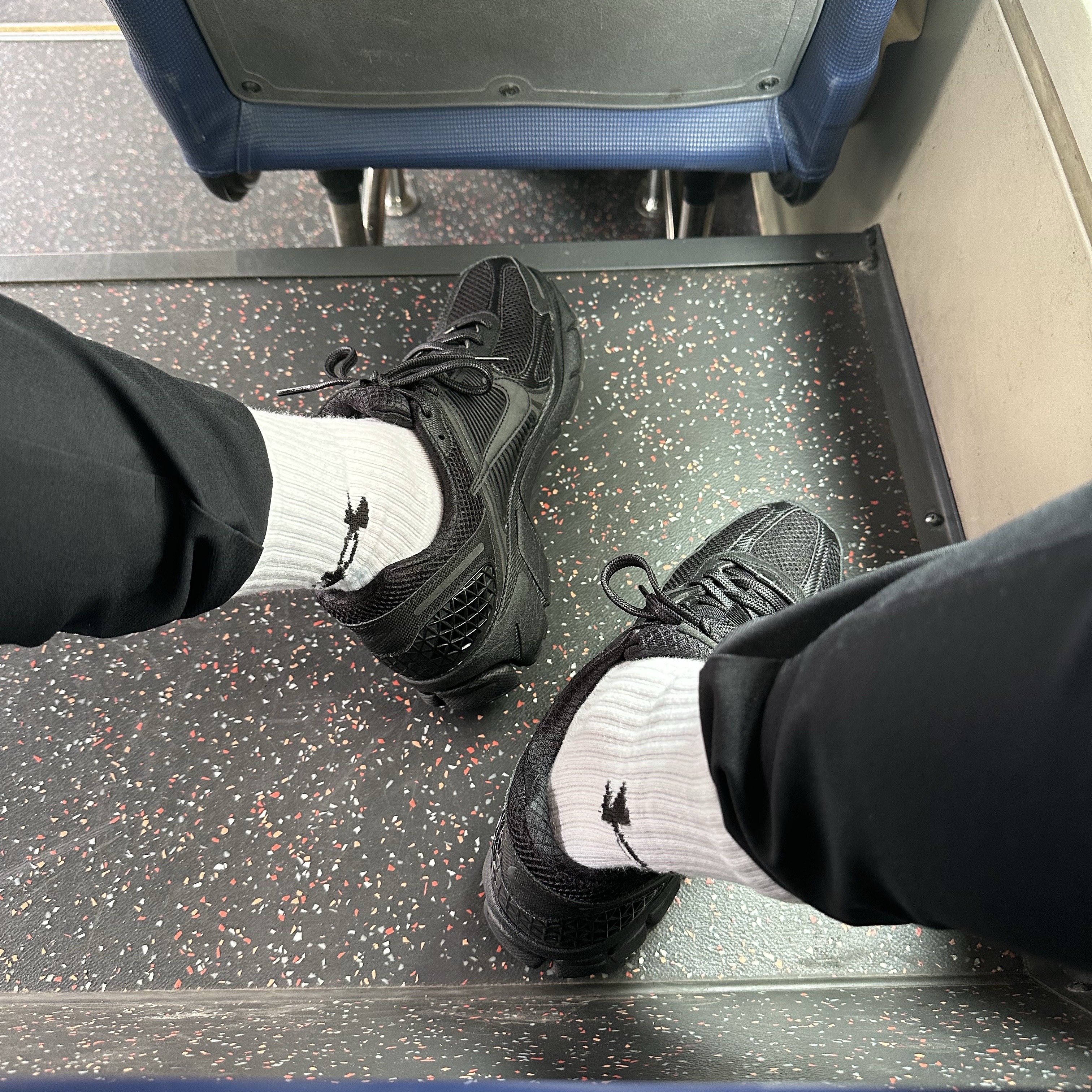 Nike Zoom Vomero 5 SP Black 착용 스타일