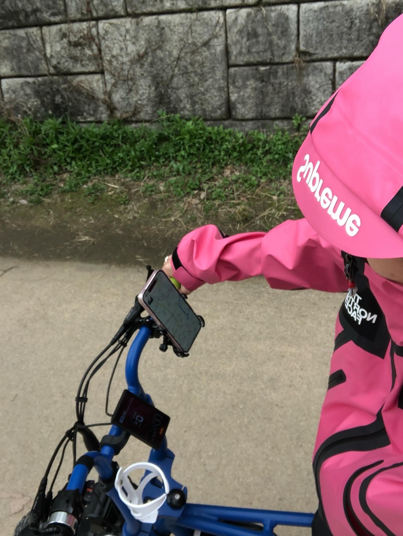 Supreme x The North Face Summit Series Outer Tape Seam Jacket Pink - 21SS 착용 스타일 - 1