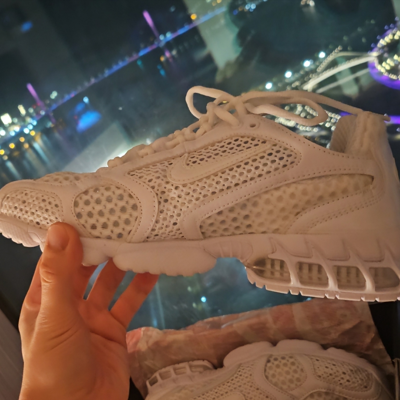 Nike Air Zoom Spiridon Cage 2 Triple White 착용 스타일 - 3