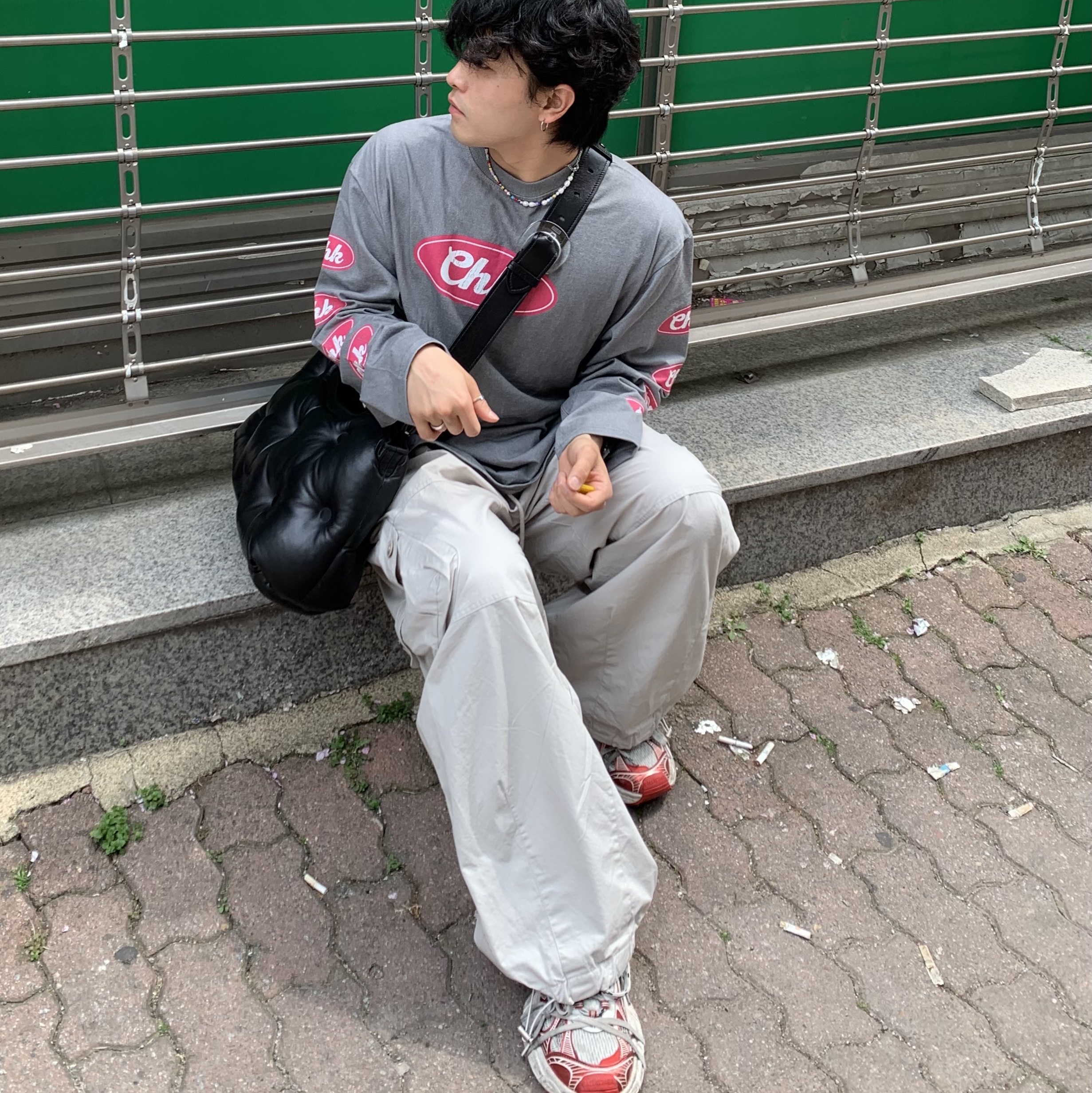 Maison Margiela Glam Slam Classique Medium Bag Black, Balenciaga 3XL Sneakers White Red 착용 스타일 - 2