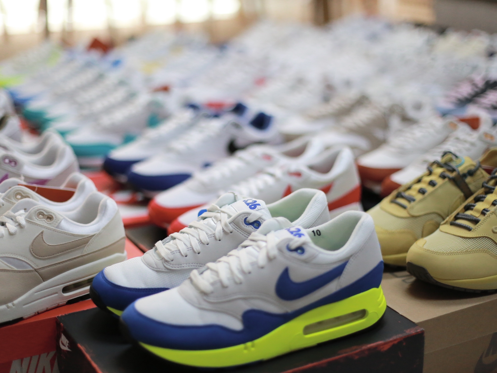 Nike Air Max 1 '86 OG Royal Volt 착용 스타일 - 1