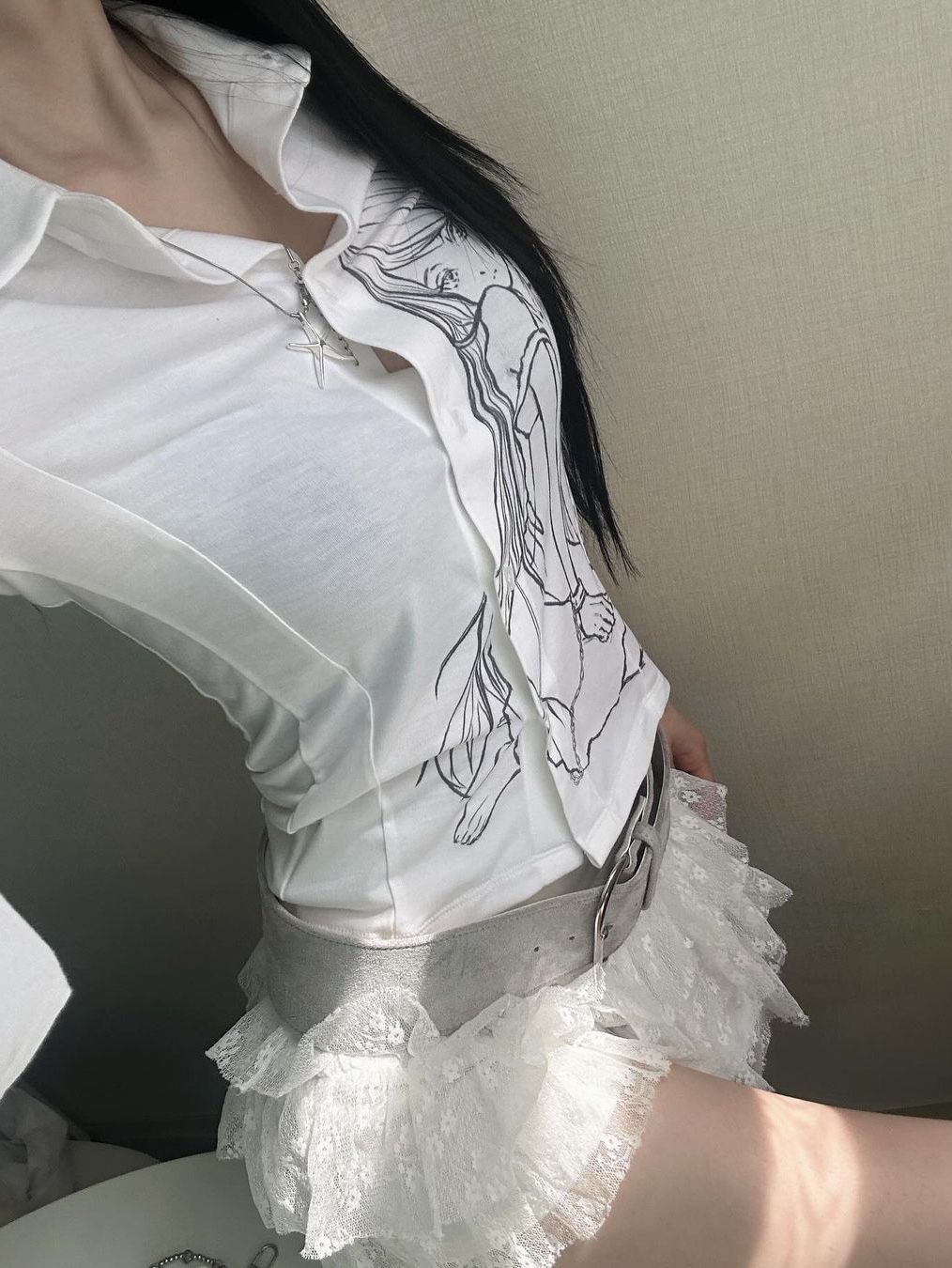 [KREAM 단독] Bonnae Women Three-quarter sleeve shirt White 착용 스타일