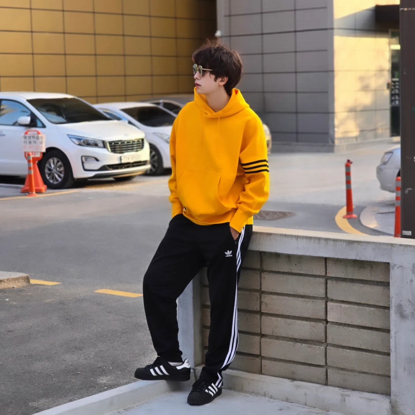Adidas Firebird Track Pants Black - KR Sizing, Adidas Superstar Core Black White 착용 스타일 - 9
