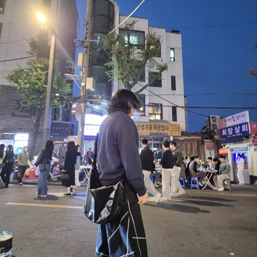 Supreme x Ortlieb Small Messenger Bag Black - 24SS, Nike Air Max 97 Triple Black 착용 스타일