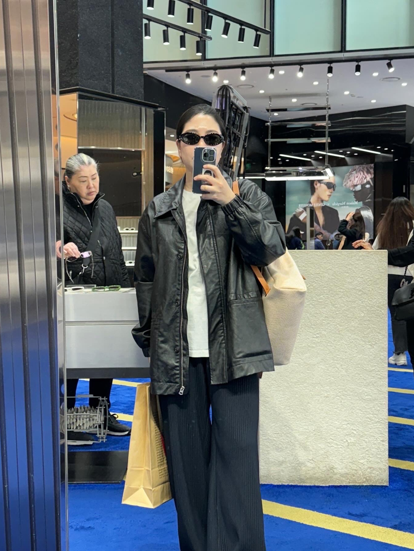 Gentle Monster x Maison Margiela MM107 Black Black, Hermes Herbag a Dos Zip Backpack Retourne Military Canvas & Gold Noir 착용 스타일