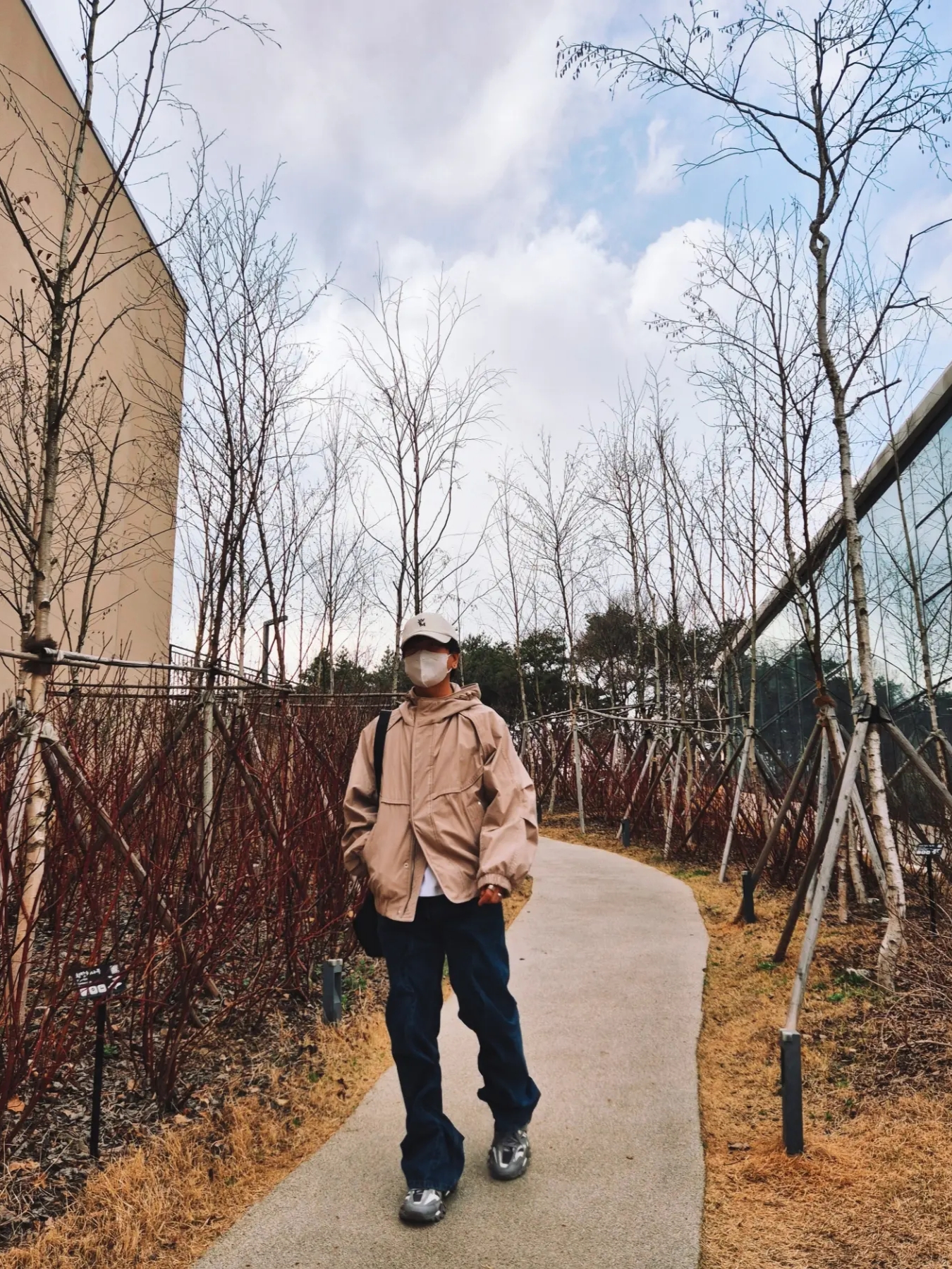 Wooyoungmi Logo Ball Cap Ivory - 23FW, Balenciaga Track Sneakers Grey White 2019 착용 스타일 - 2