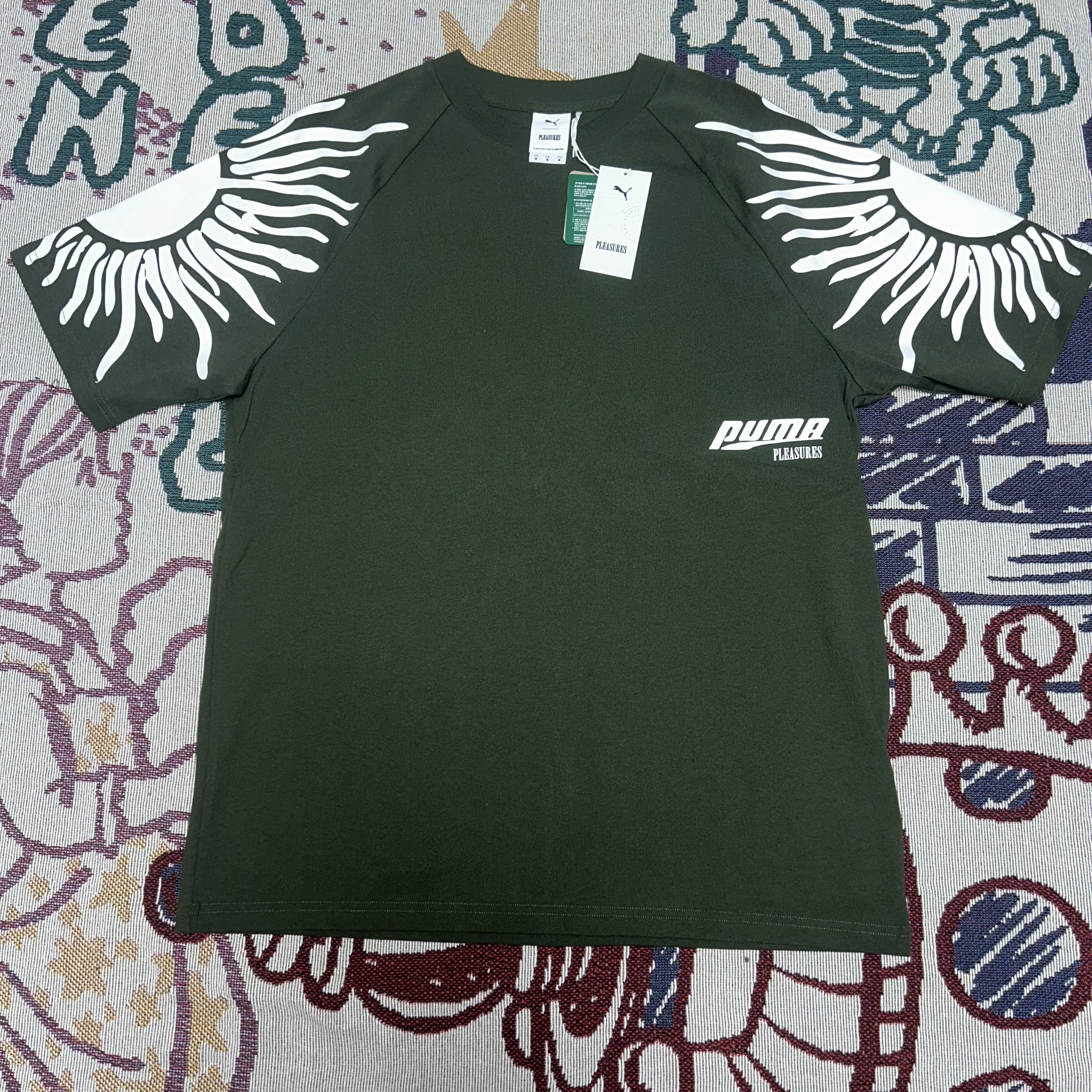 Puma x Pleasures Sun Graphic T-shirt Green 착용 스타일 - 2