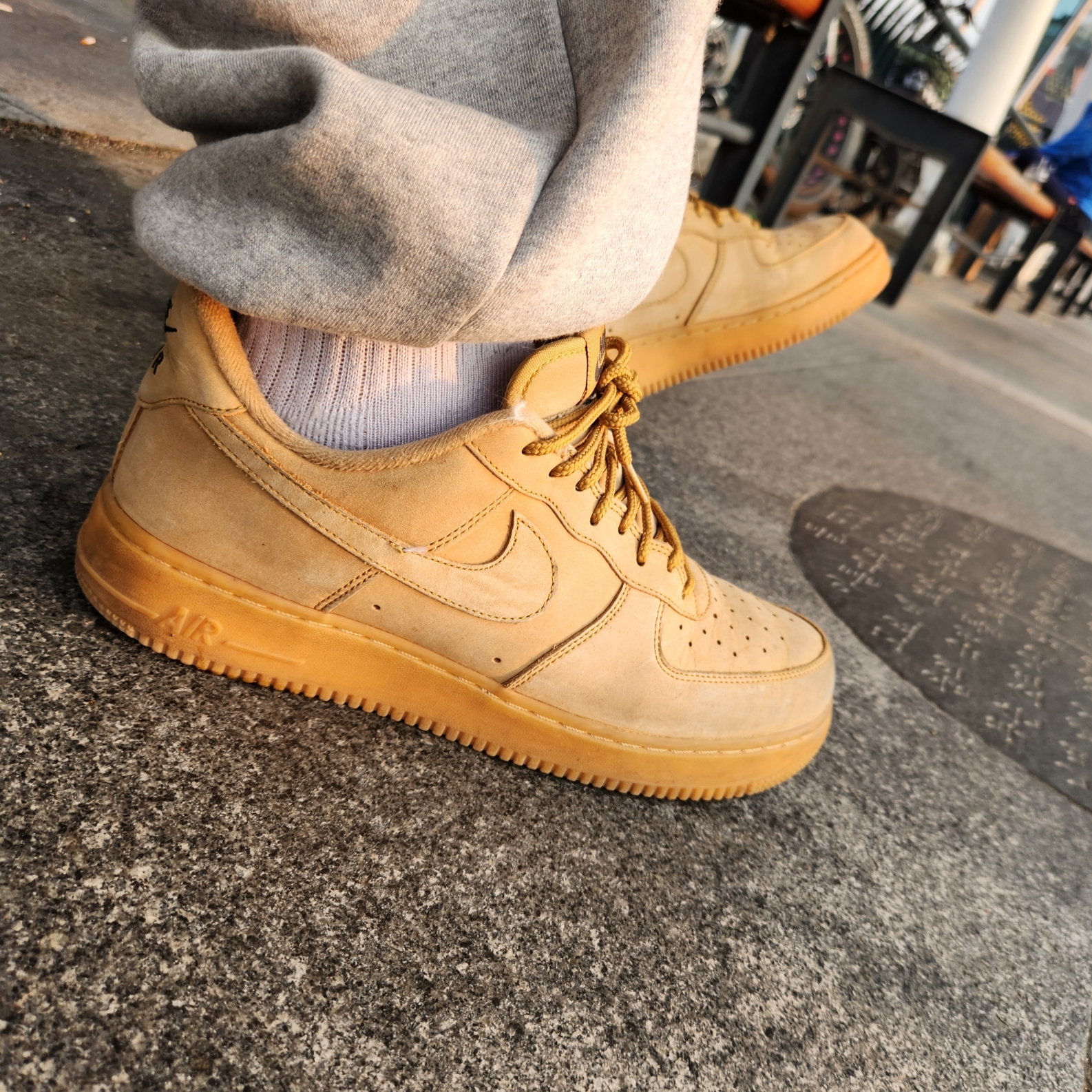Nike Air Force 1 Low Flax 착용 스타일 - 2