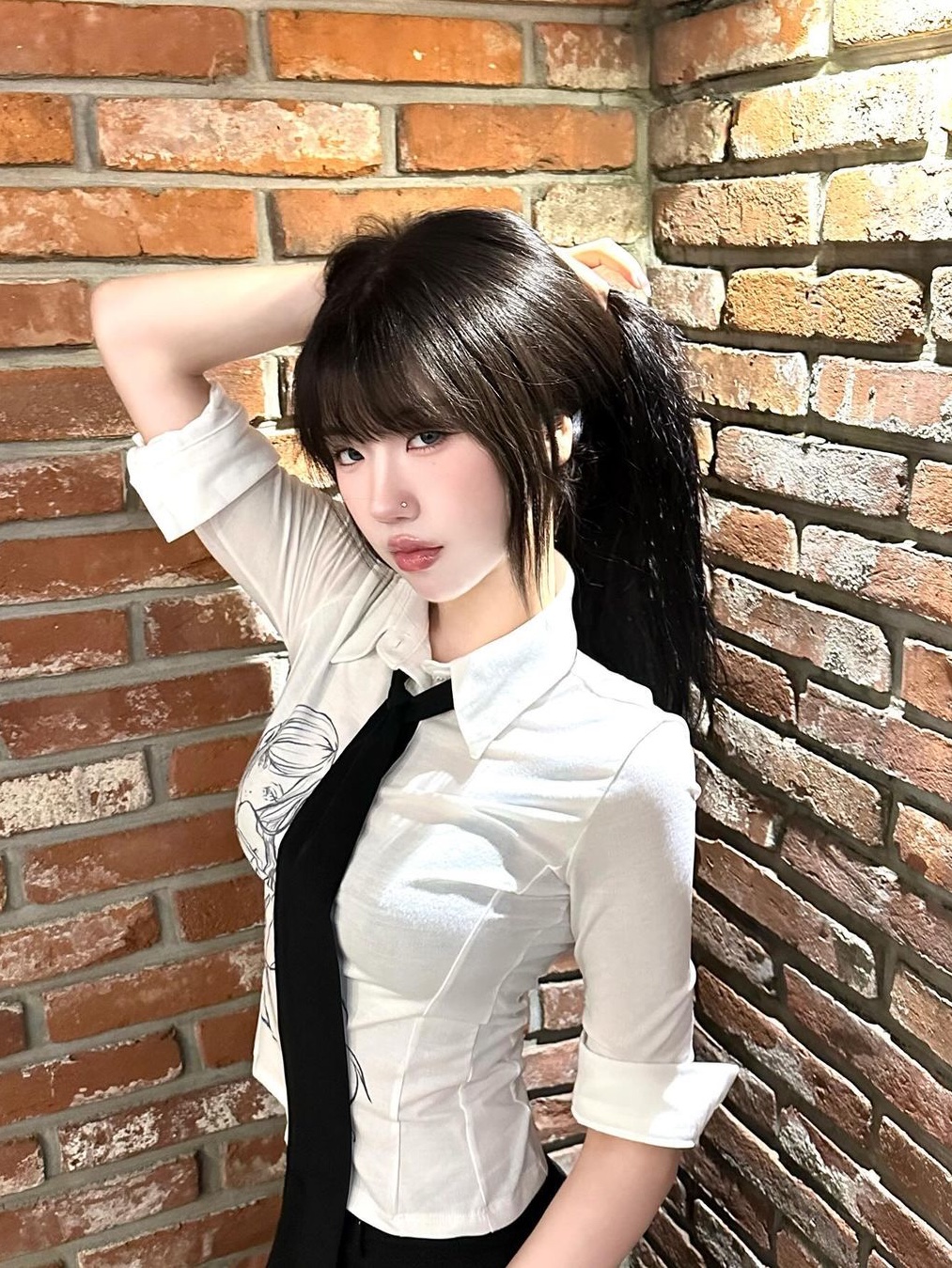 [KREAM 단독] Bonnae Women Three-quarter sleeve shirt White 착용 스타일