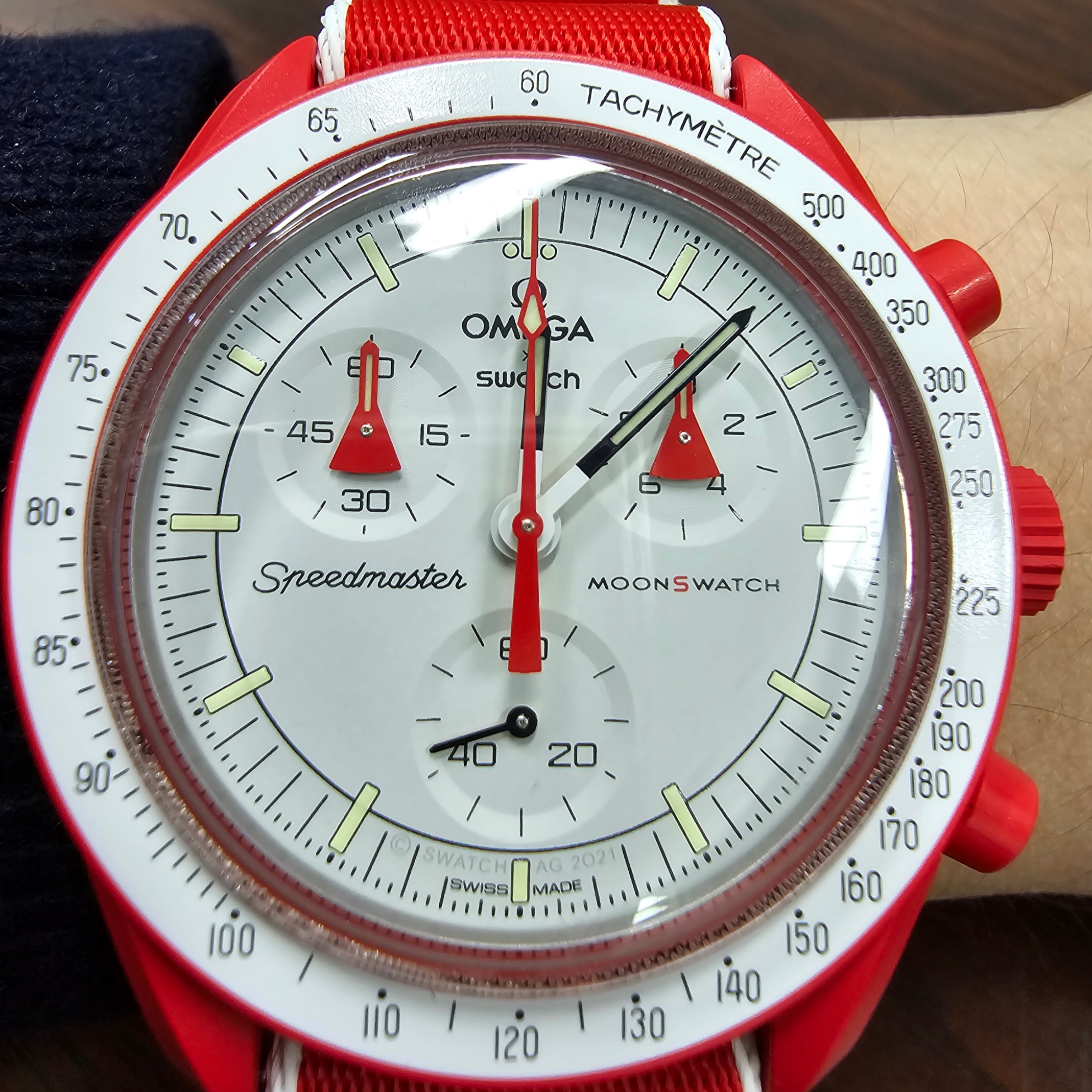 Swatch x Omega Bioceramic MoonSwatch Mission To Mars 착용 스타일