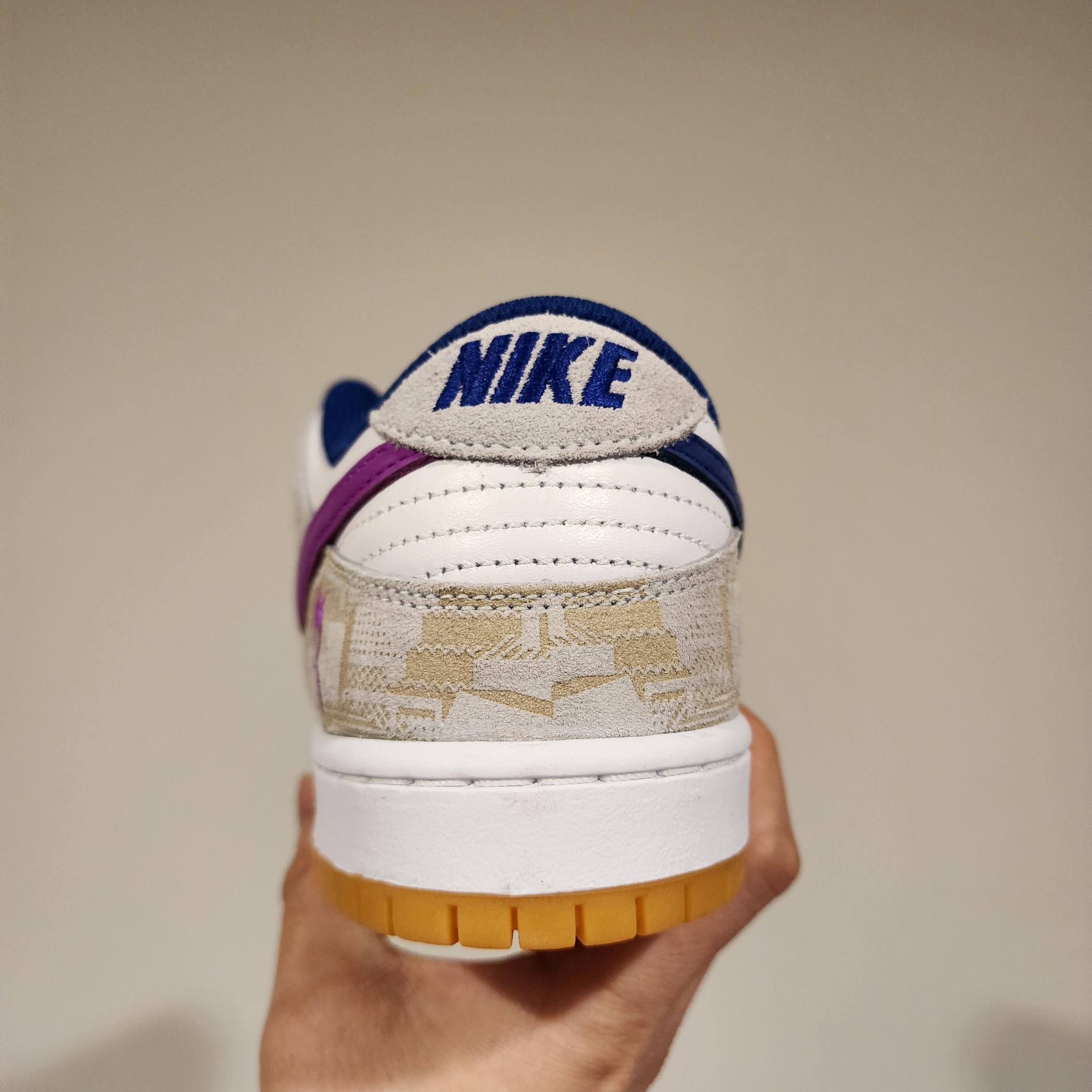 Nike x Rayssa Leal SB Dunk Low PRM Pure Platinum Vivid Purple 착용 스타일 - 4