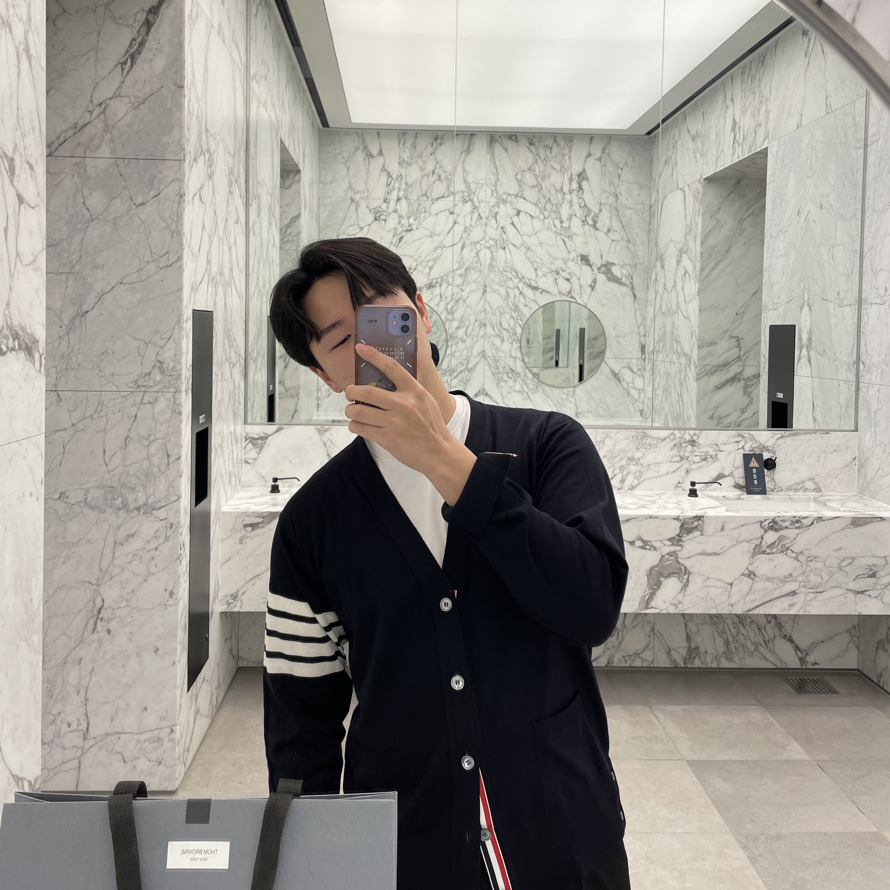 Thom Browne Milano Stitch 4-Bar Cardigan Navy, (W) Thom Browne Fine Merino Wool Milano Stitch 4-Bar Classic V-Neck Cardigan Navy 착용 스타일