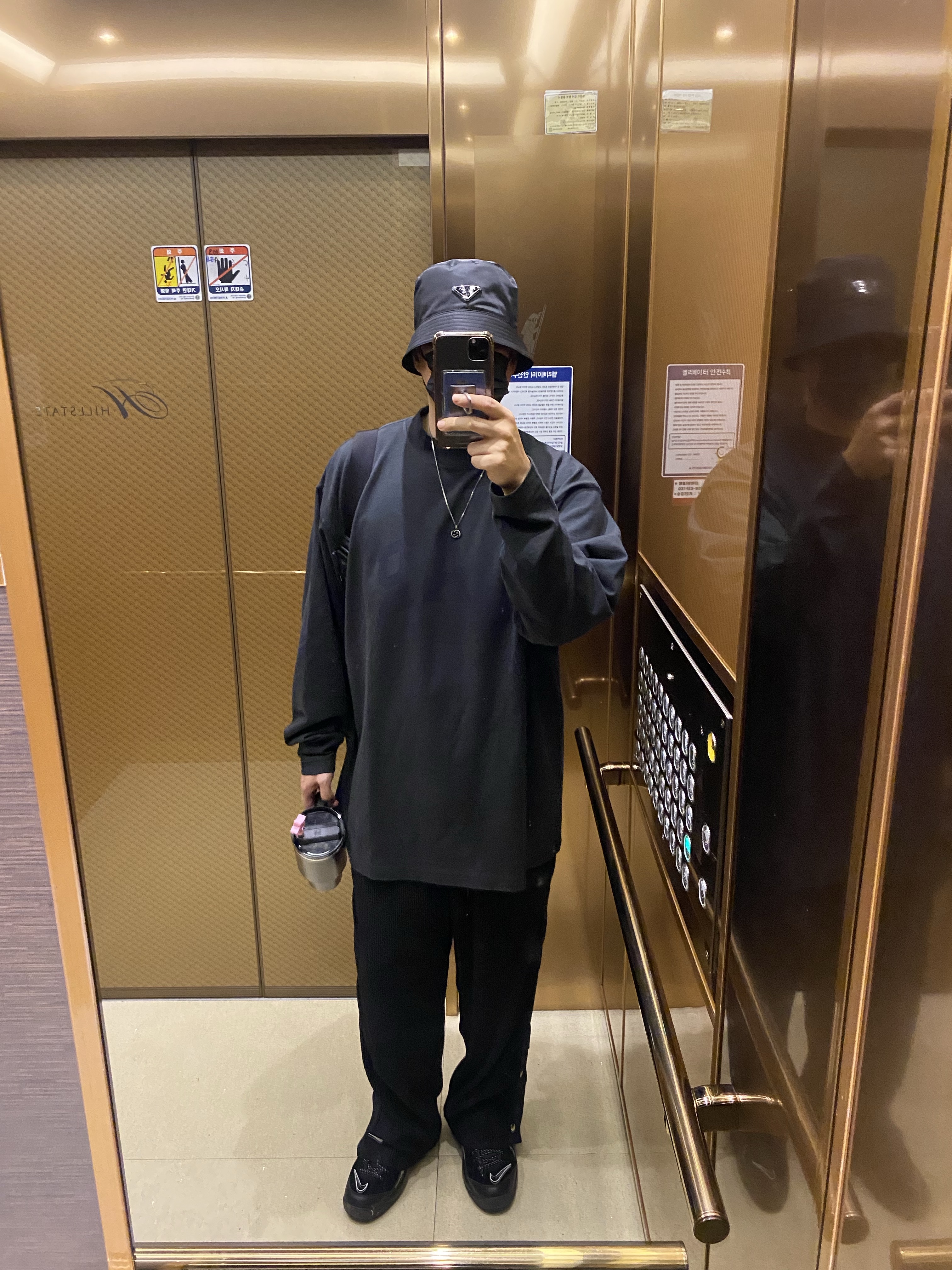 Yeezy Gap Engineered By Balenciaga Dove Long Sleeve T-Shirt Black, Nike x Supreme Air Zoom Flight 95 SP Black 착용 스타일