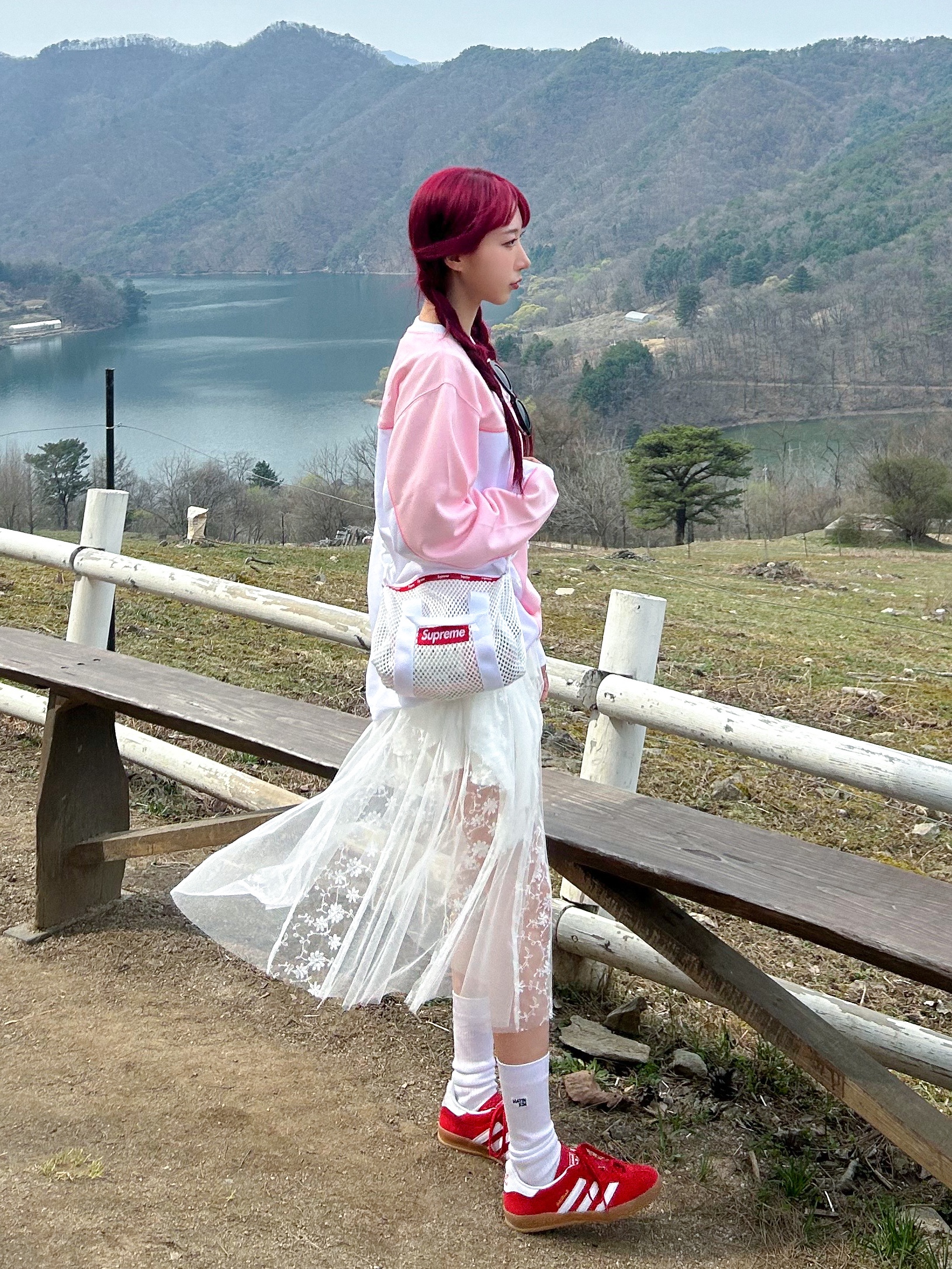 Supreme Mesh Mini Duffle Bag White - 23SS, Adidas Gazelle Indoor Scarlet 착용 스타일 - 1