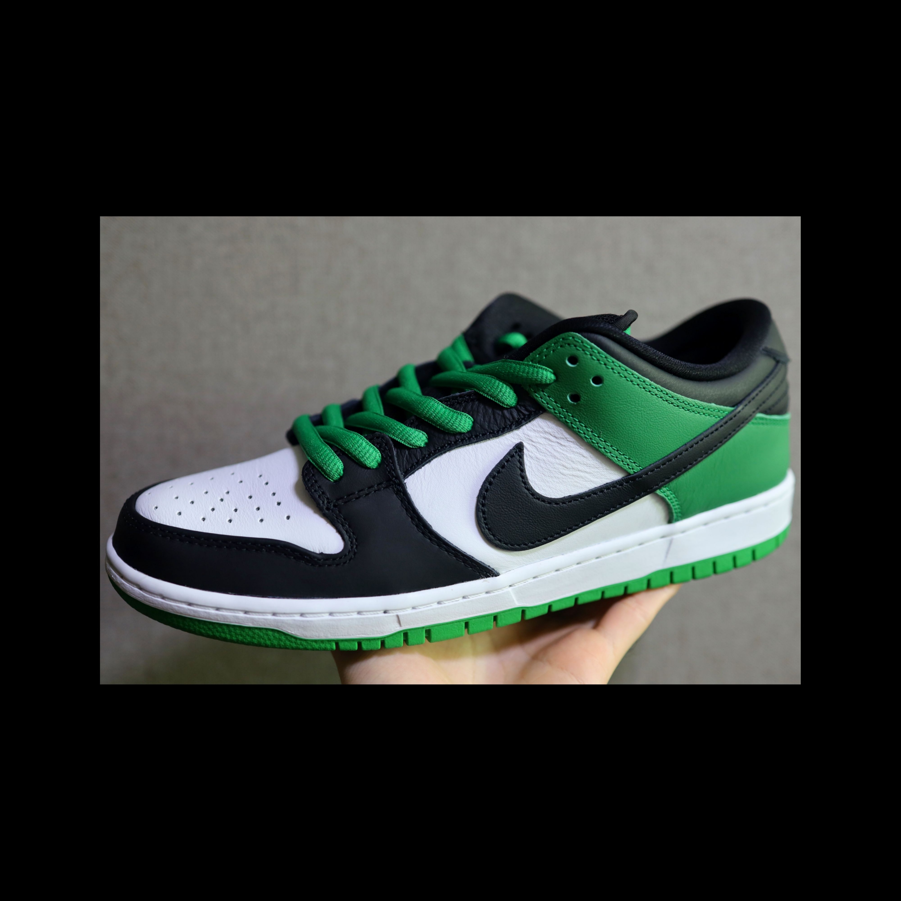 Nike SB Dunk Low Pro Black and Classic Green, Jordan 1 Retro High OG Black and Lucky Green 착용 스타일