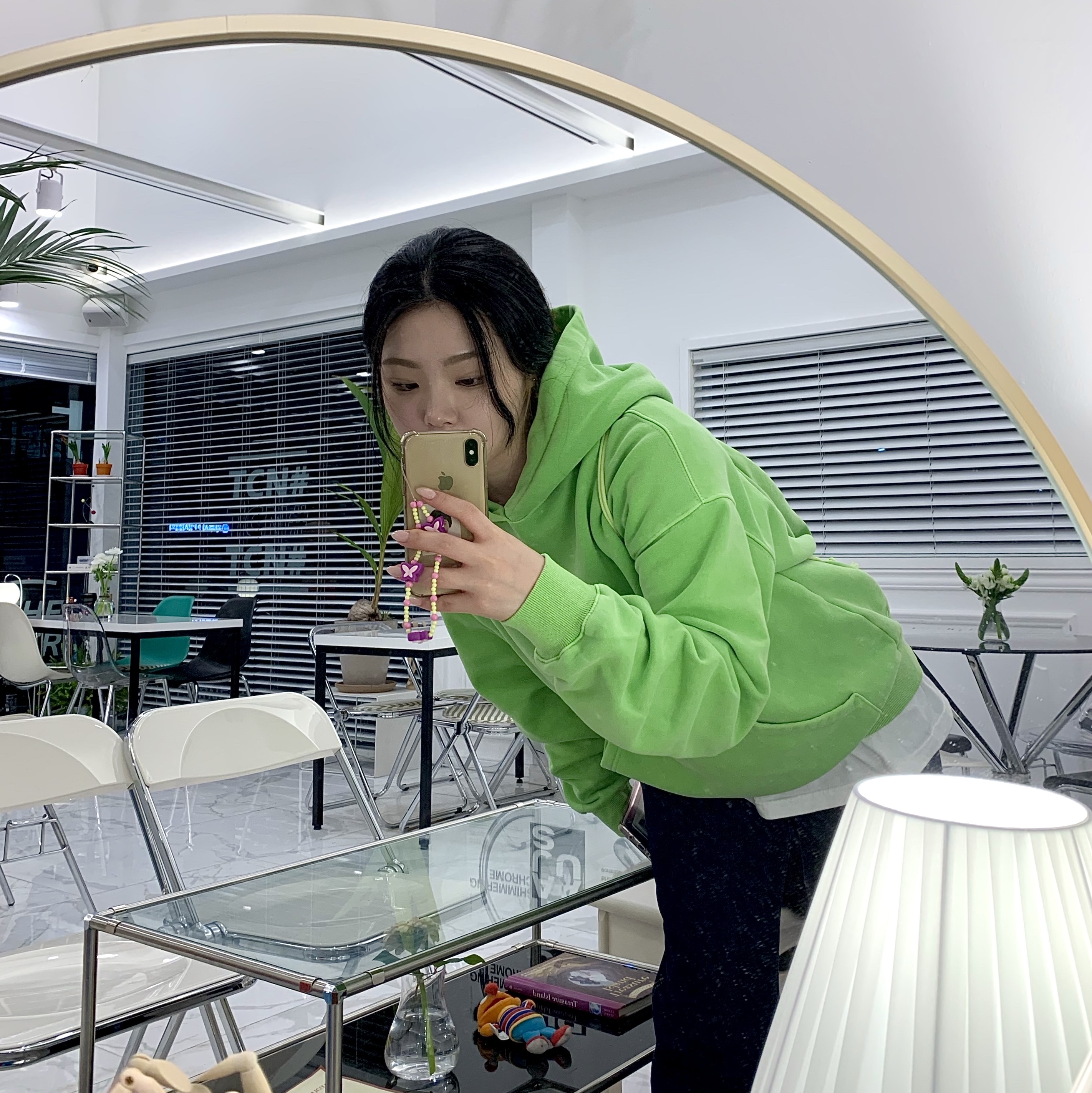 IAB Studio Pigment Hoodie & Sack Apple Green 착용 스타일 - 4