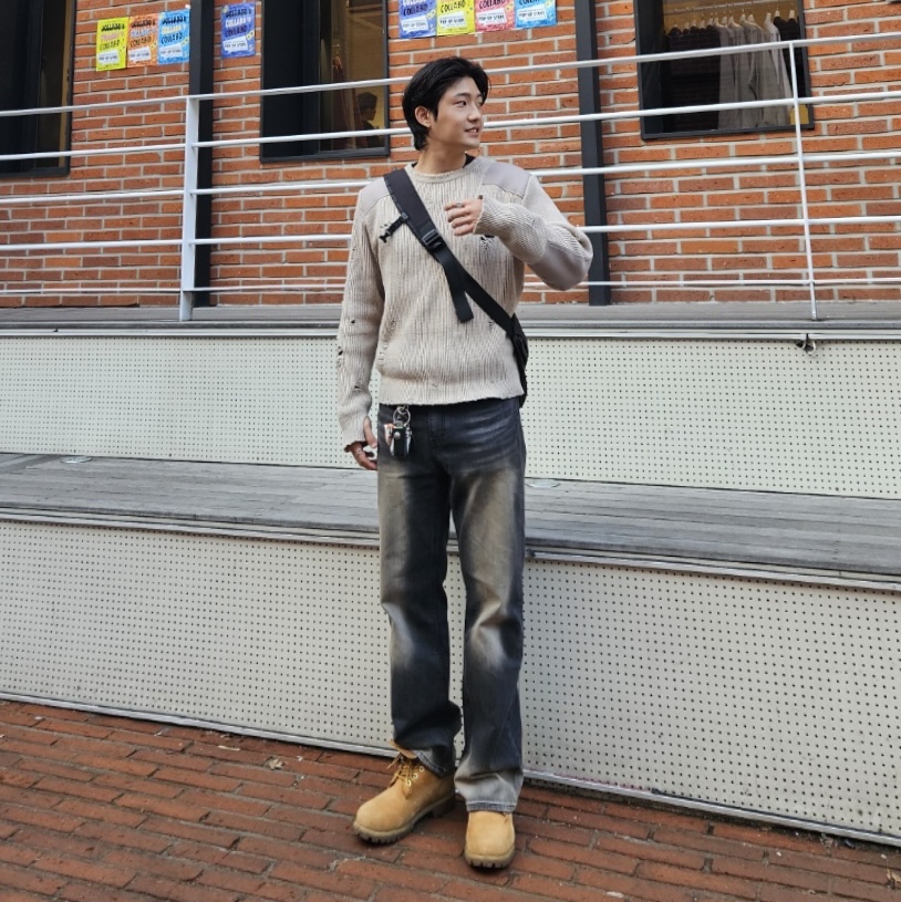 Arc'teryx Granville 10 Courier Bag Black, Thug Club Berlin Destroyed Patch Knit Desert 착용 스타일 - 3