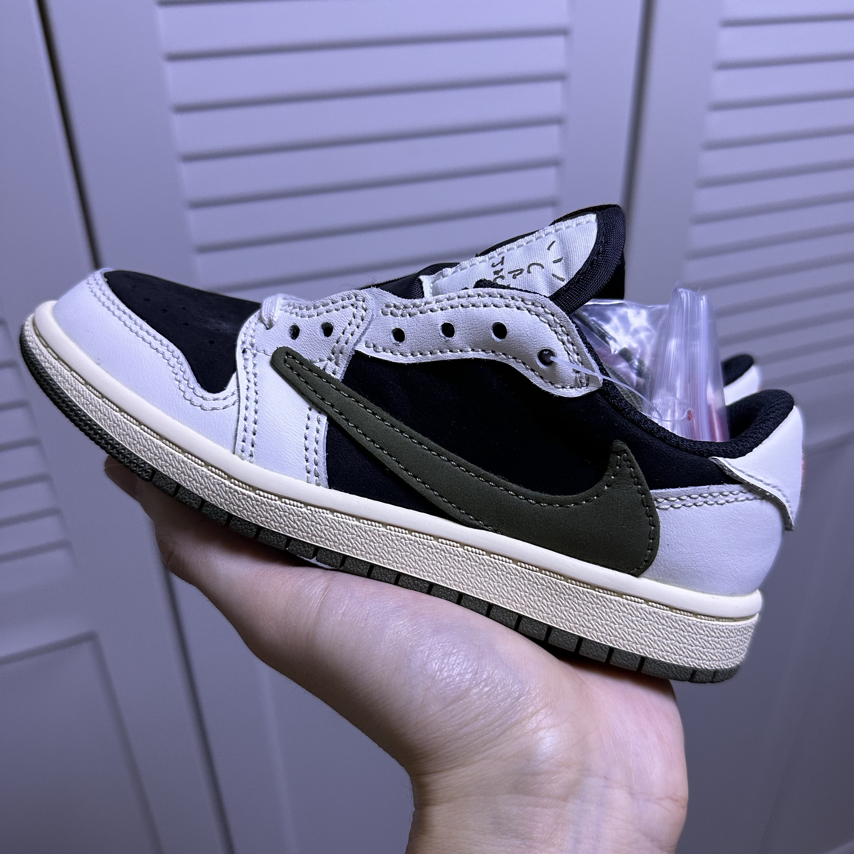 (PS) Jordan 1 x Travis Scott Retro Low OG SP Medium Olive 착용 스타일