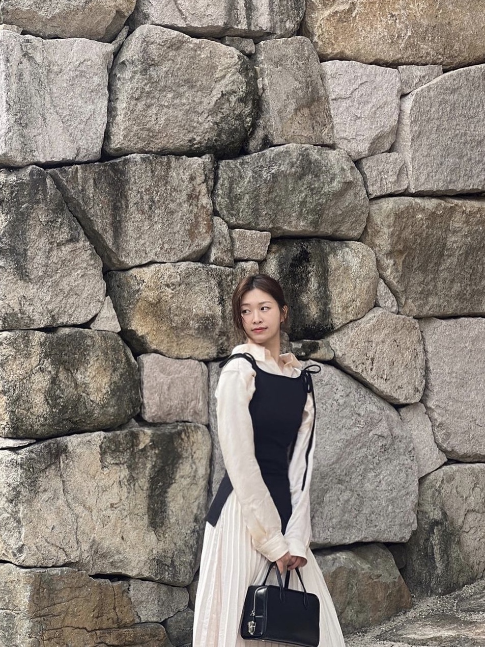 Yunse Women Olive Sleeveless Top Black 착용 스타일 - 2
