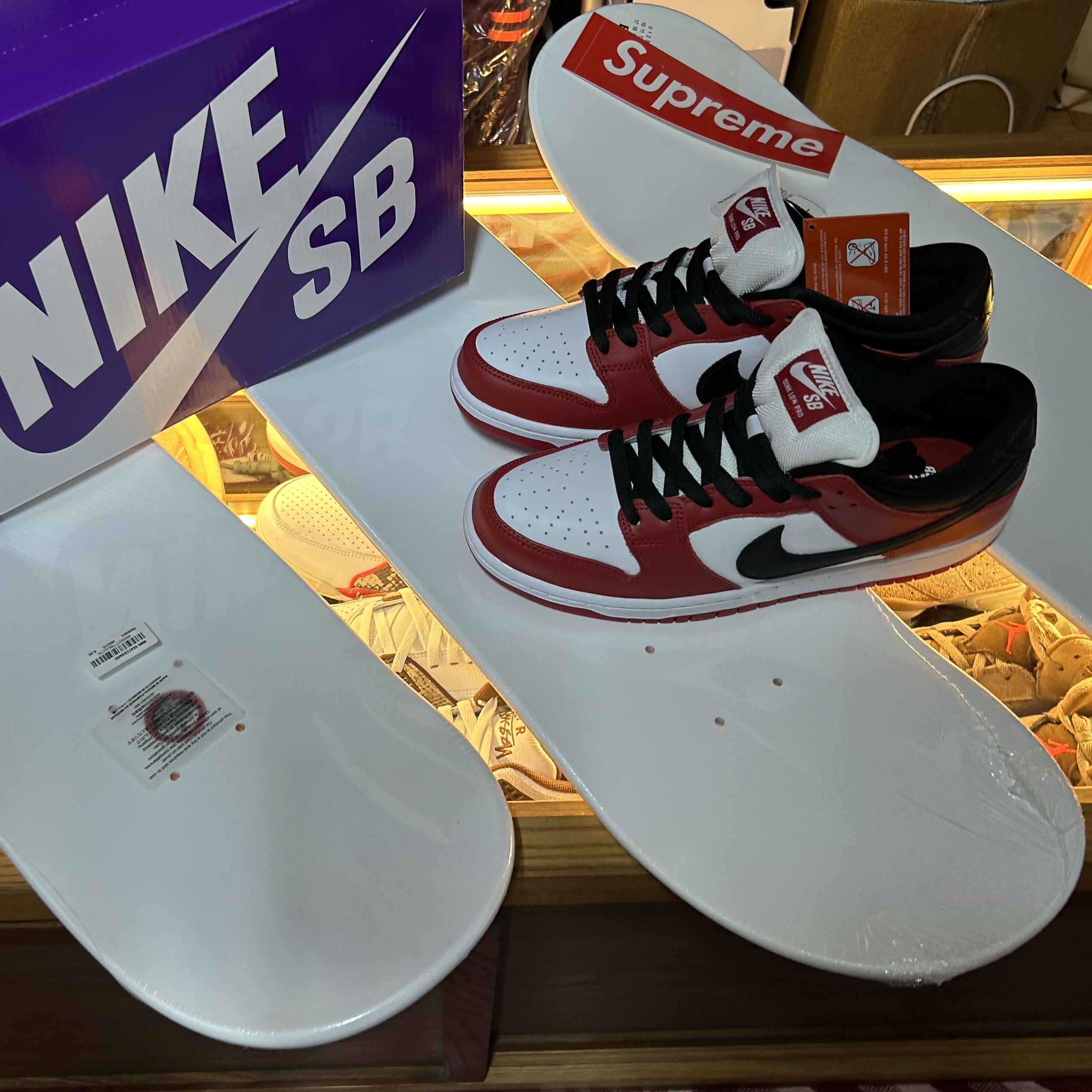 Nike SB Dunk Low Pro Chicago 착용 스타일 - 5