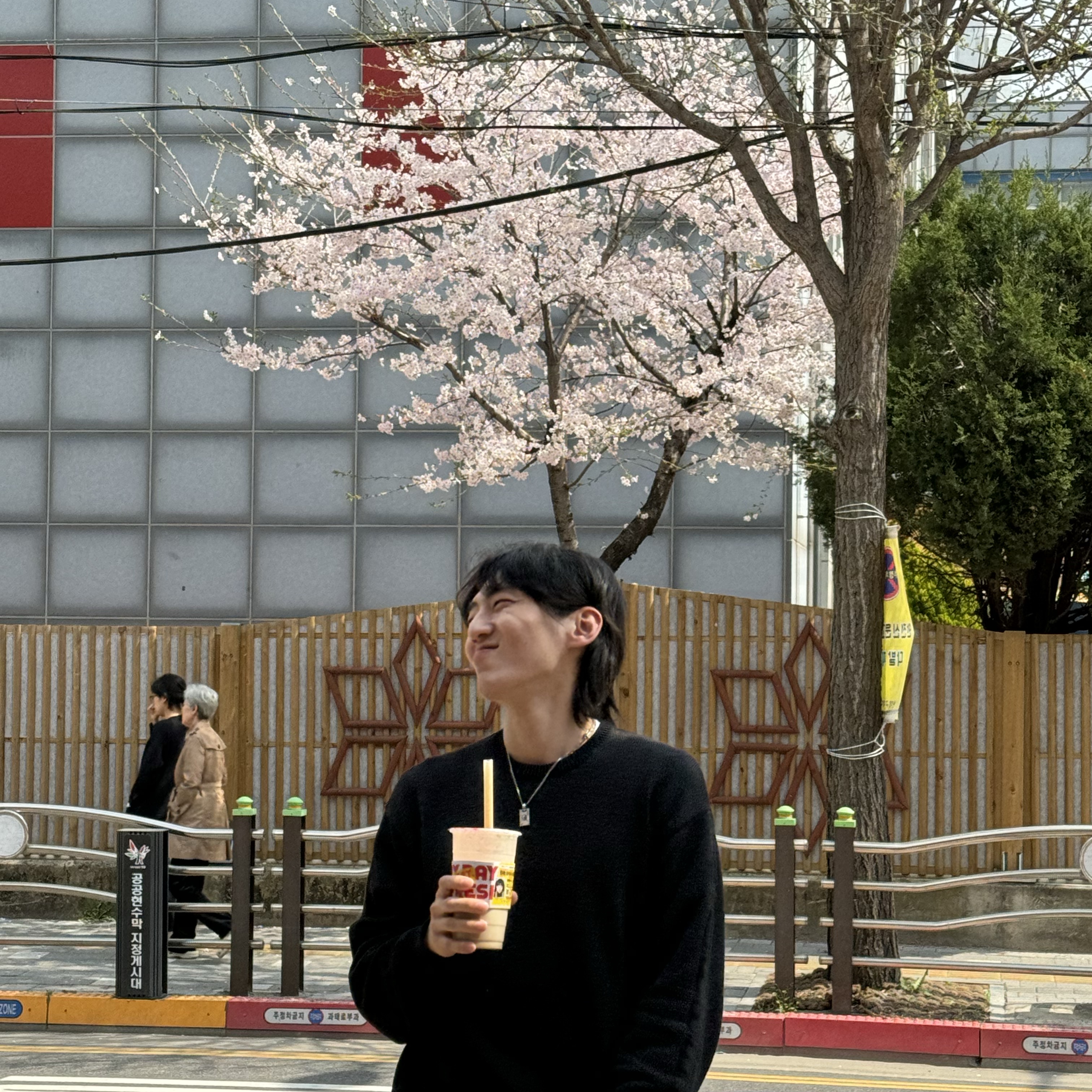 Supreme Reflective Sweater Black - 24SS 착용 스타일
