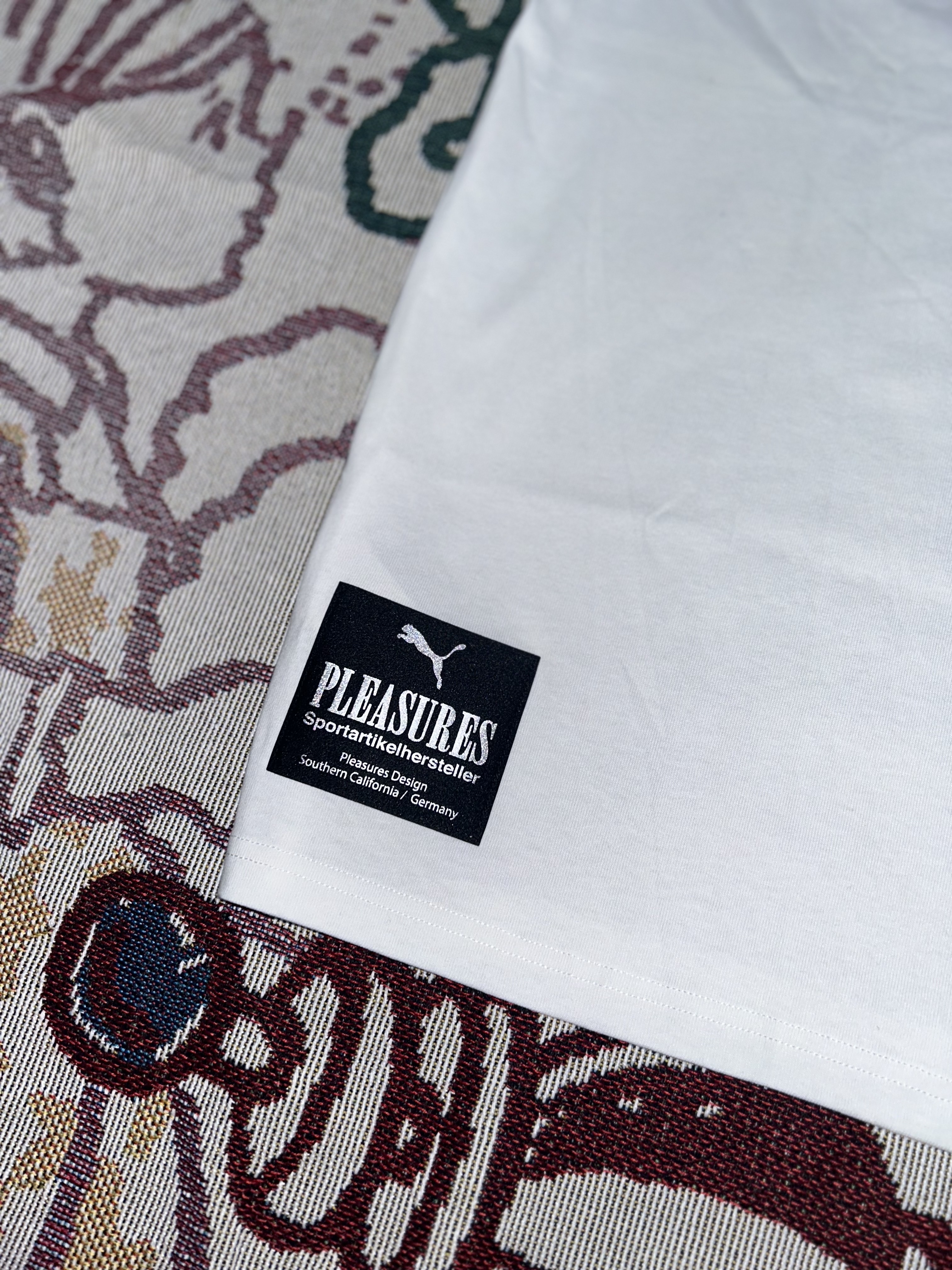 Puma x Pleasures Sun Graphic T-shirt White 착용 스타일 - 5