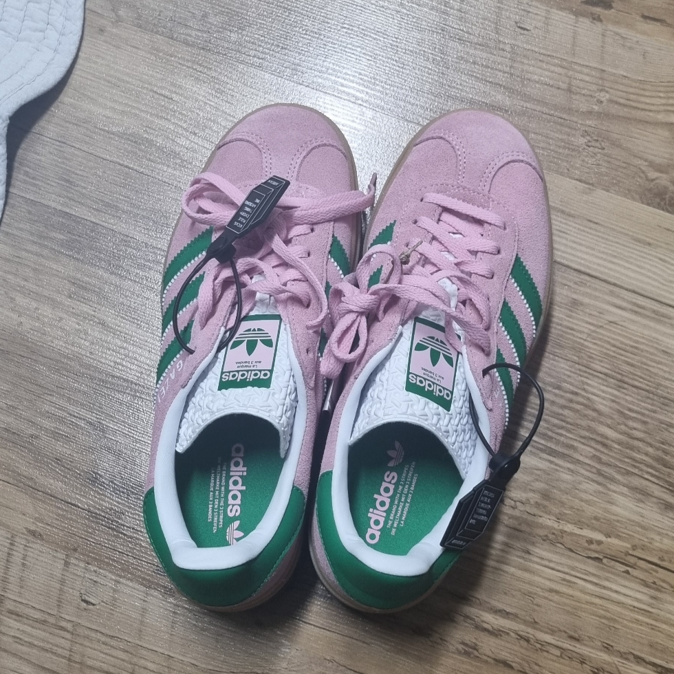 (W) Adidas Gazelle Bold True Pink Green 착용 스타일 - 2