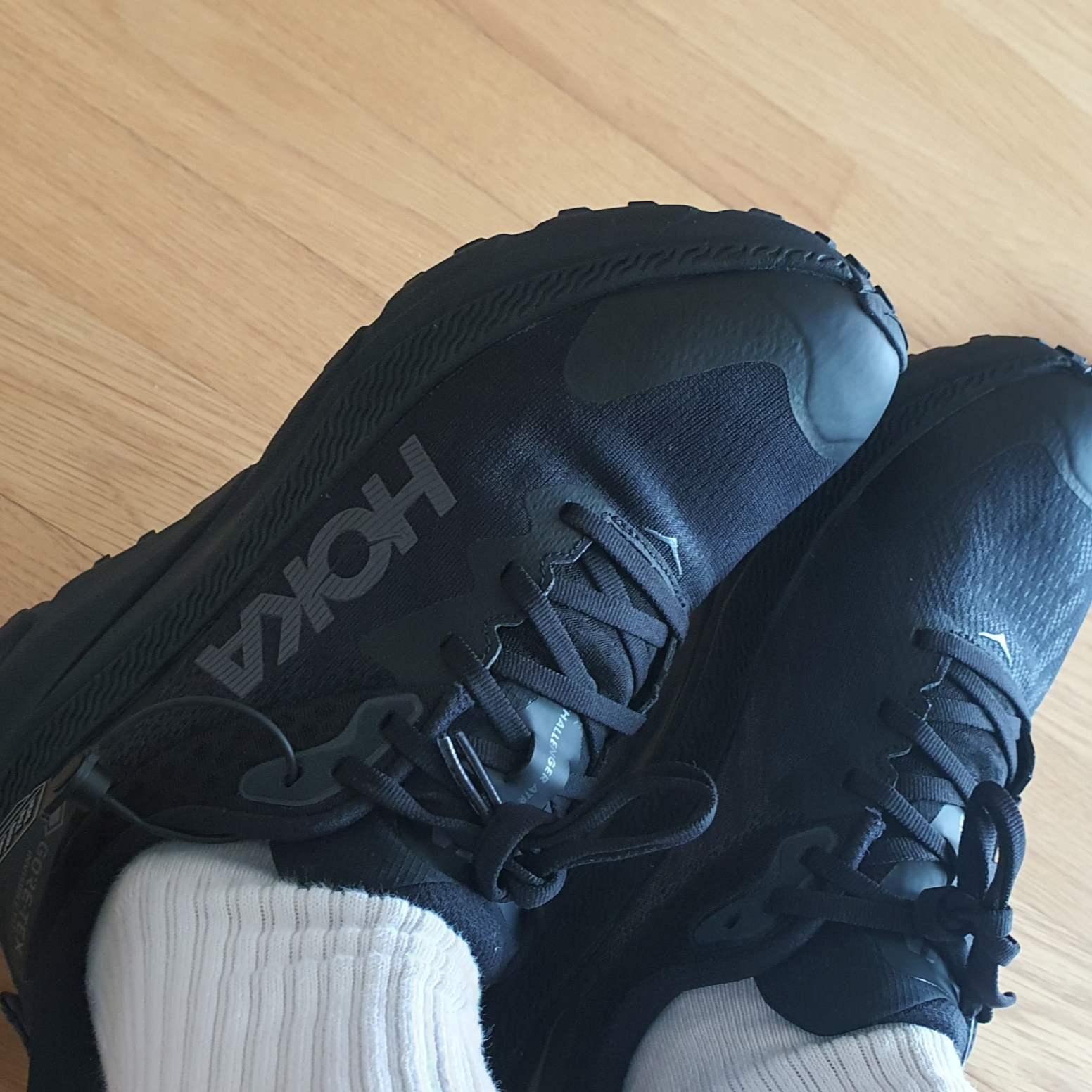 Hoka Challenger 7 Gore-Tex Black 착용 스타일 - 1