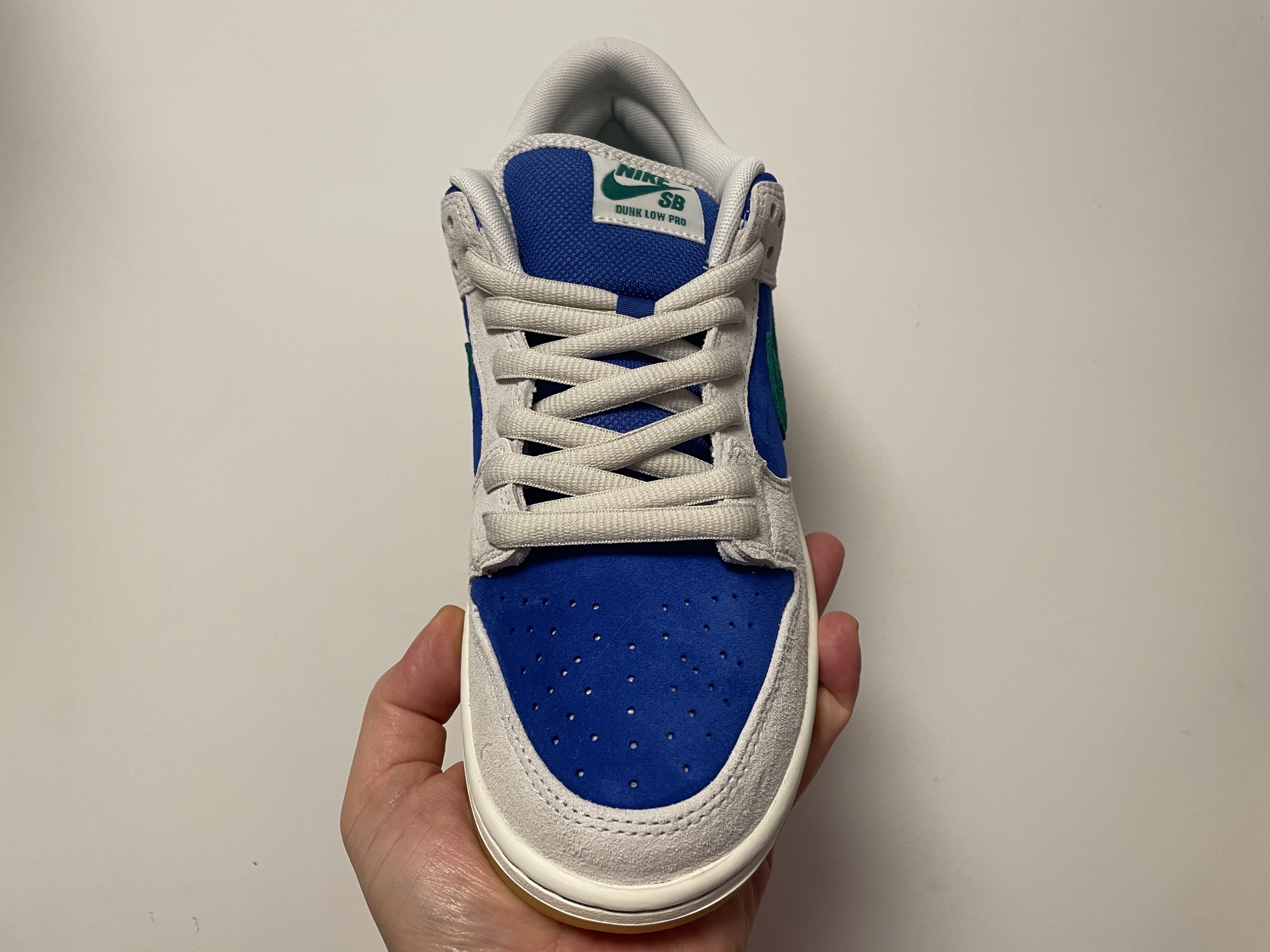 Nike SB Dunk Low Pro Phantom and Hyper Royal 착용 스타일 - 4