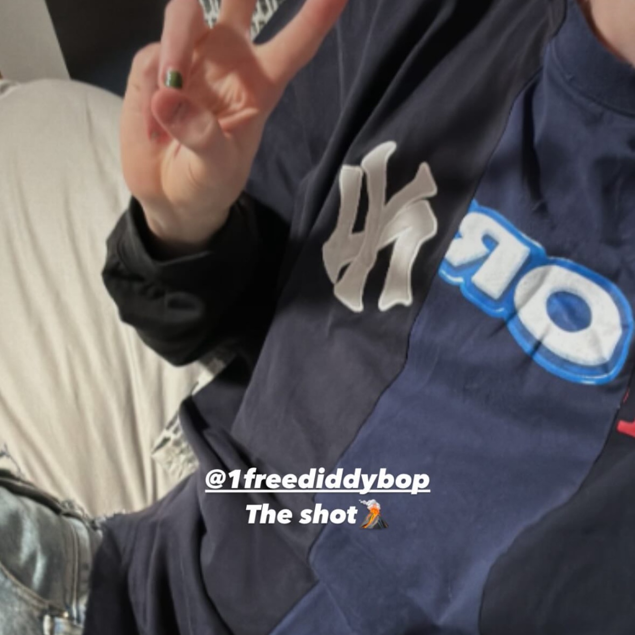Project G/R Horny Unbalanced Washed Long Sleeve Navy 착용 스타일