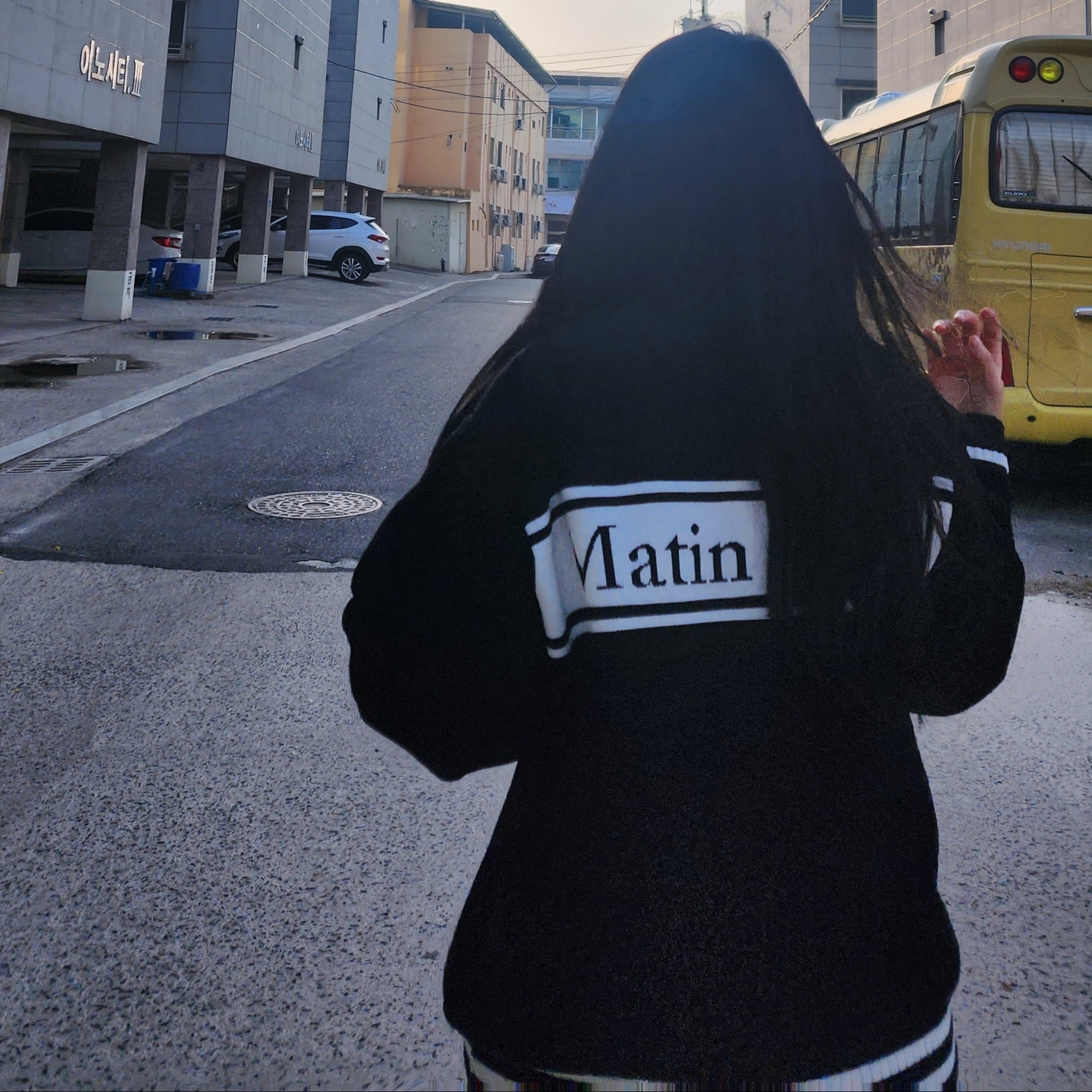 Matin Kim Spell Point Stripe Knit Cardigan Black 착용 스타일