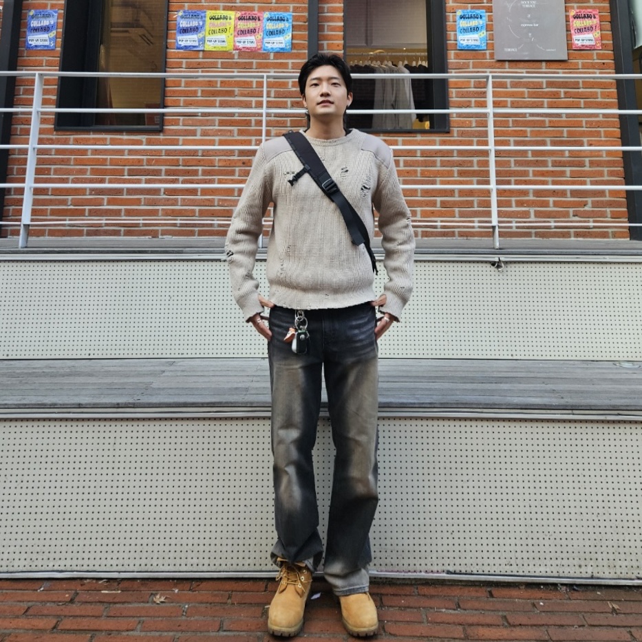 Arc'teryx Granville 10 Courier Bag Black, Thug Club Berlin Destroyed Patch Knit Desert 착용 스타일 - 2