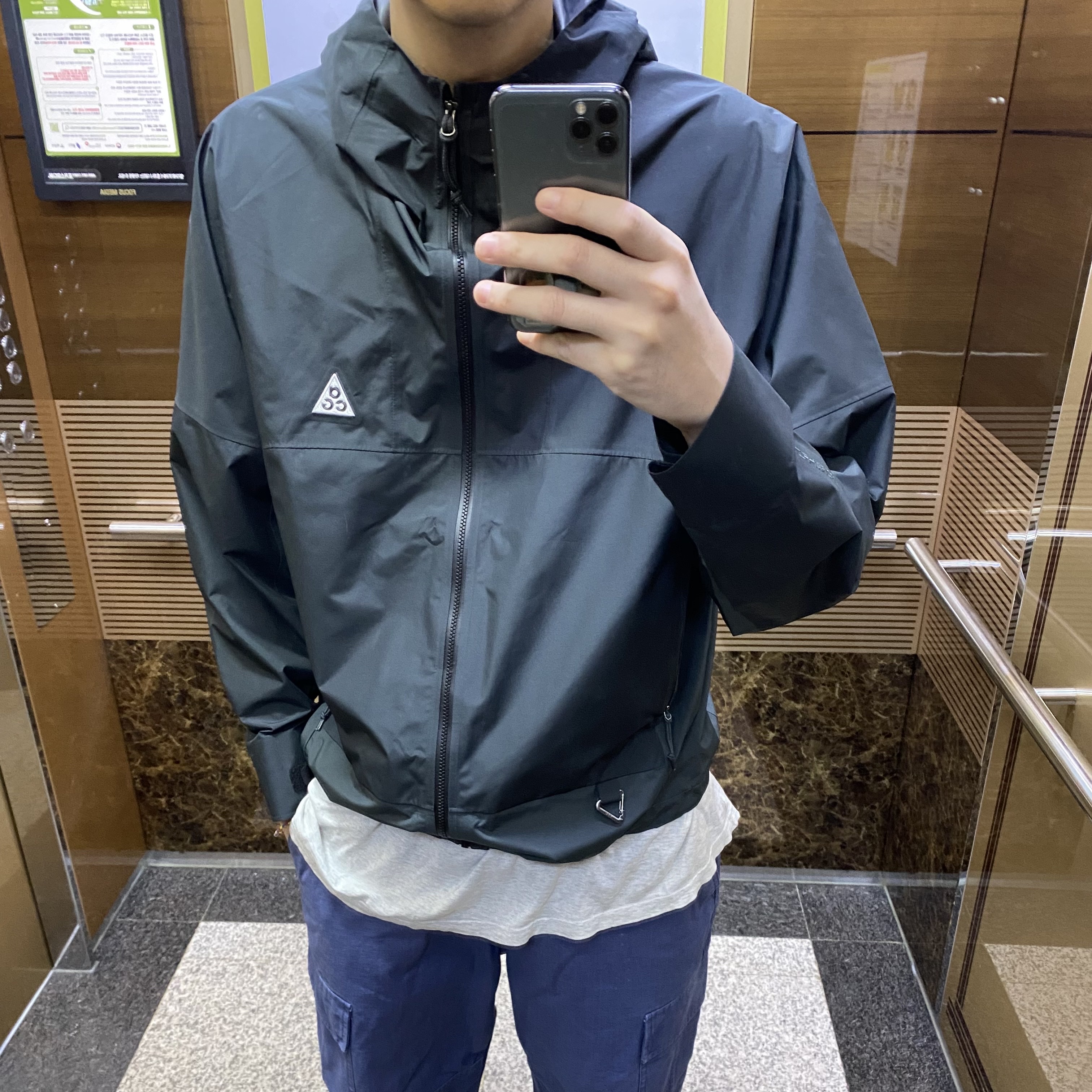 Nike ACG Storm-Fit ADV Cascade Rains Full Zip Shell Jacket Off Noir - US/EU, Stussy Ripstop Surplus Cargo Pants Washed Blue 착용 스타일