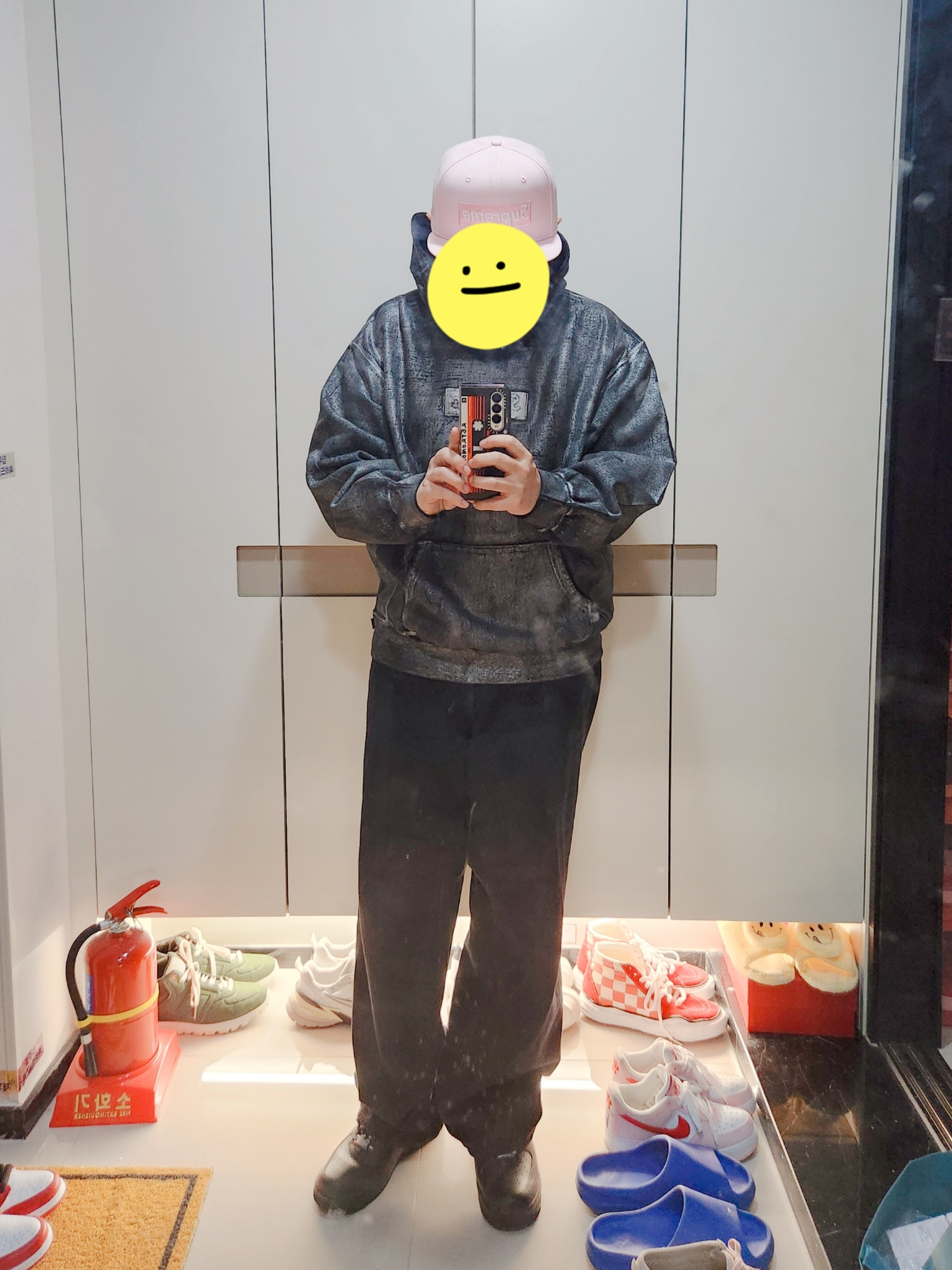 Supreme x MM6 Maison Margiela Foil Box Logo Hooded Sweatshirt Black - 24SS, Supreme Sharpie Box Logo New Era Pink - 24SS 착용 스타일 - 1