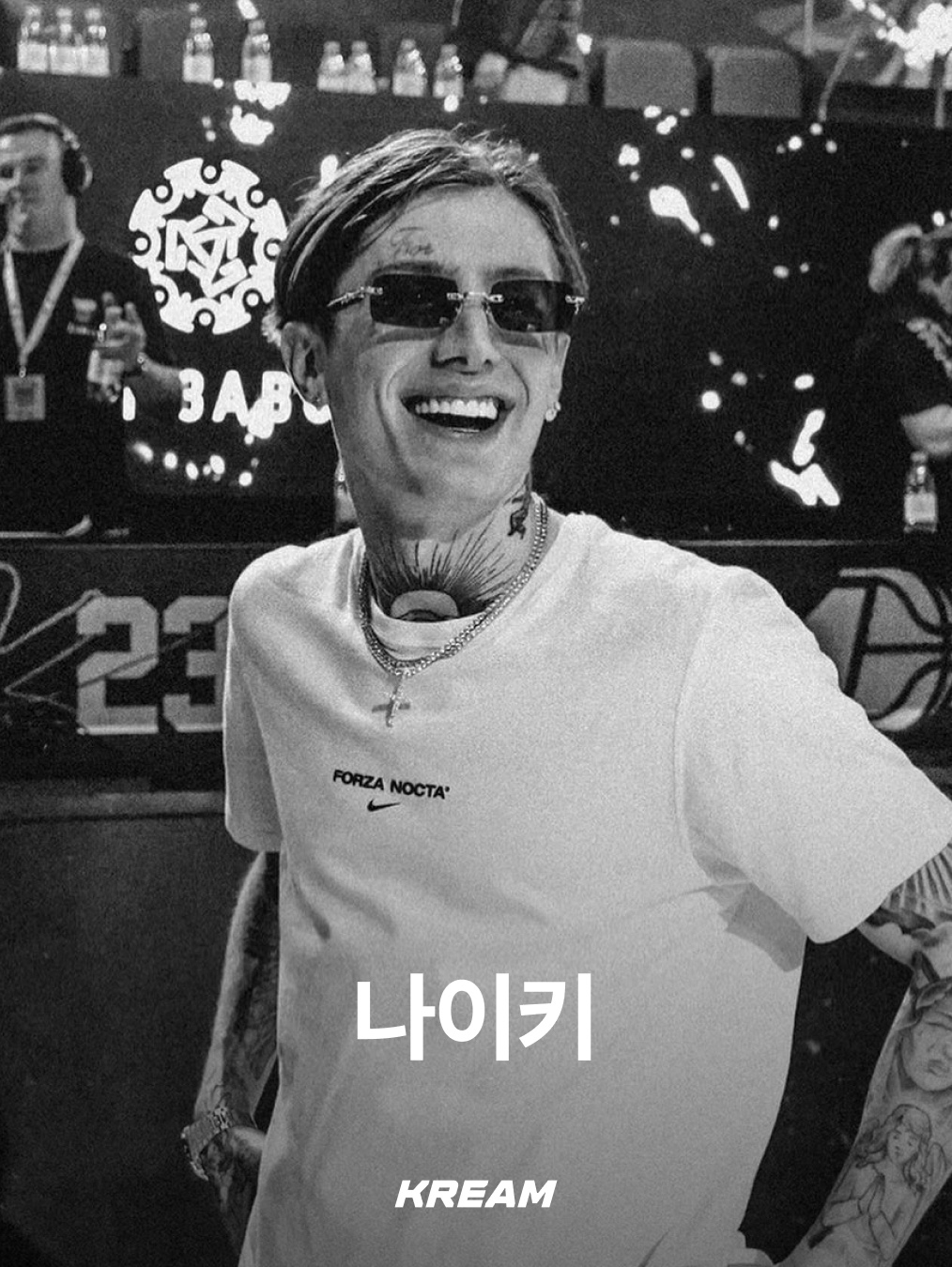 Supreme Swarovski Box Logo T-Shirt White - 19SS, Nike x Drake Nocta Essential T-Shirt White - Asia 착용 스타일 - 2
