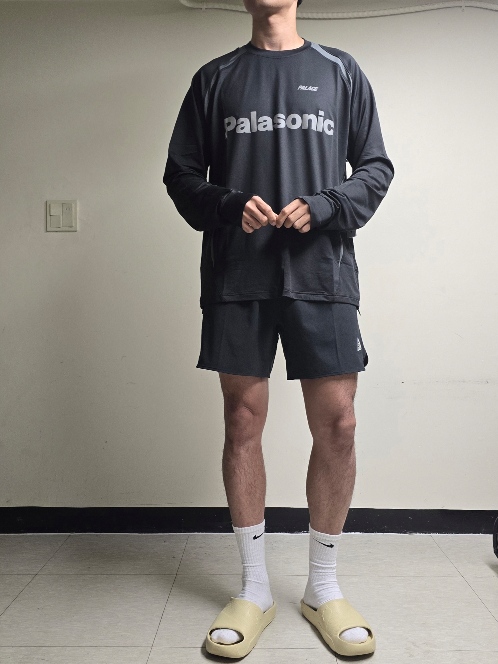 Palace Trail Runner Long Sleeve Black - 24SS, Nike ACG Dri-Fit New Sands Shorts Black - Asia 착용 스타일 - 2