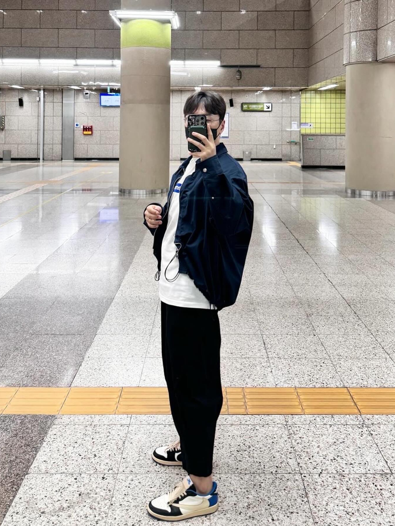 Supreme Seoul Box Logo T-Shirt White - 23FW, Jordan 1 x Travis Scott x Fragment Retro Low OG SP Military Blue 착용 스타일 - 2