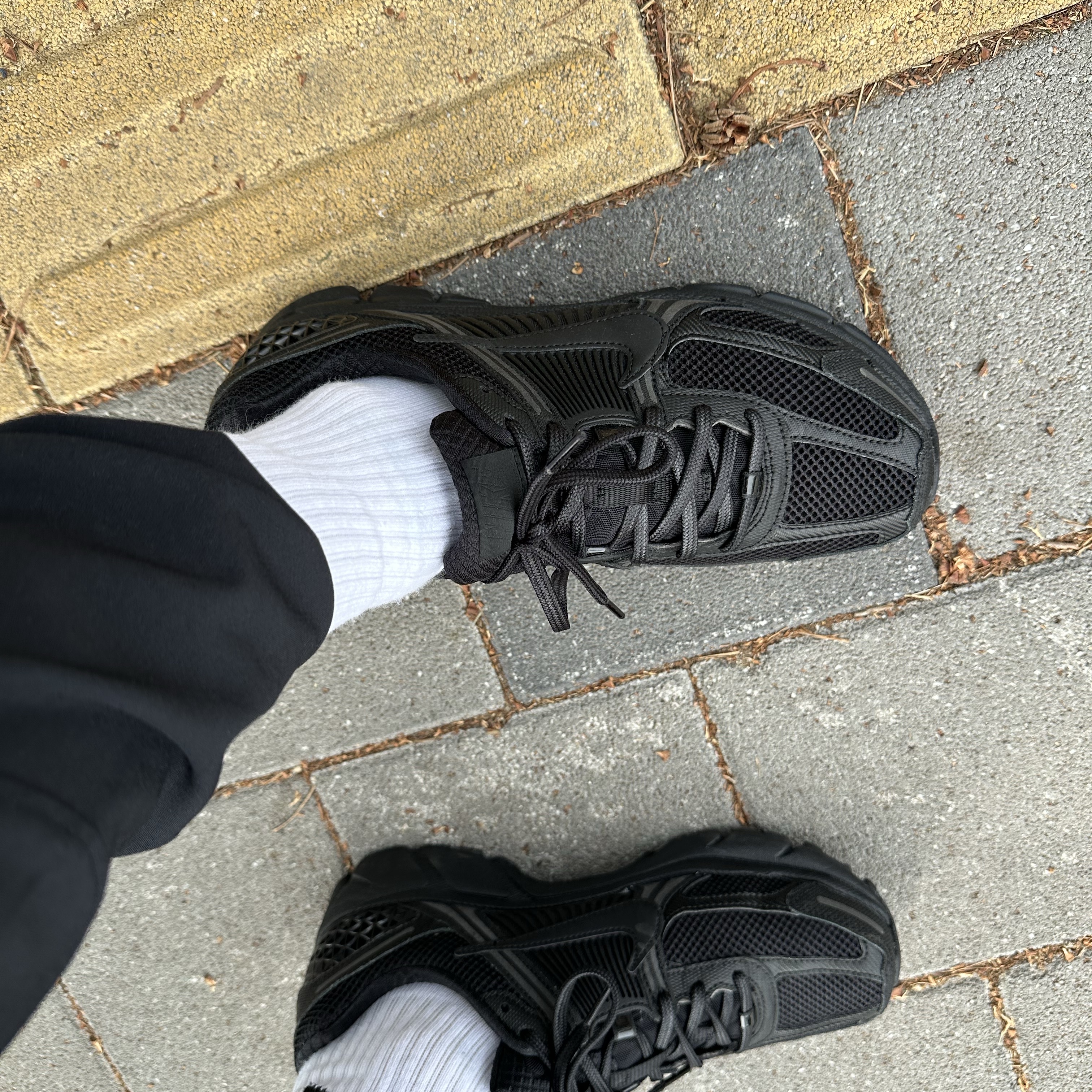 Nike Zoom Vomero 5 SP Black 착용 스타일