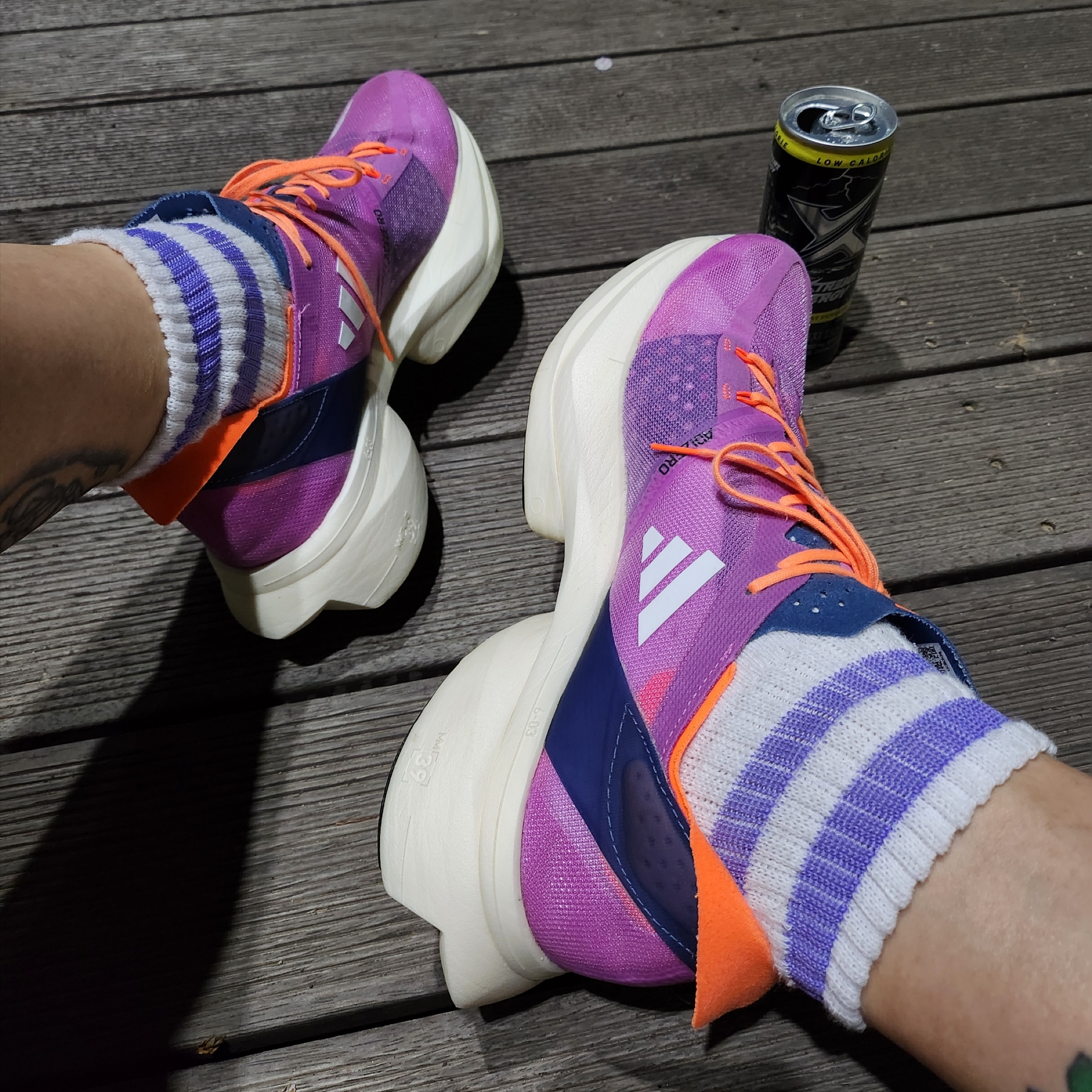 Adidas Adizero Adios Pro 3 White Tint Core Black, Adidas Adizero Adios Pro 3 Pulse Lilac Cloud White 착용 스타일 - 3