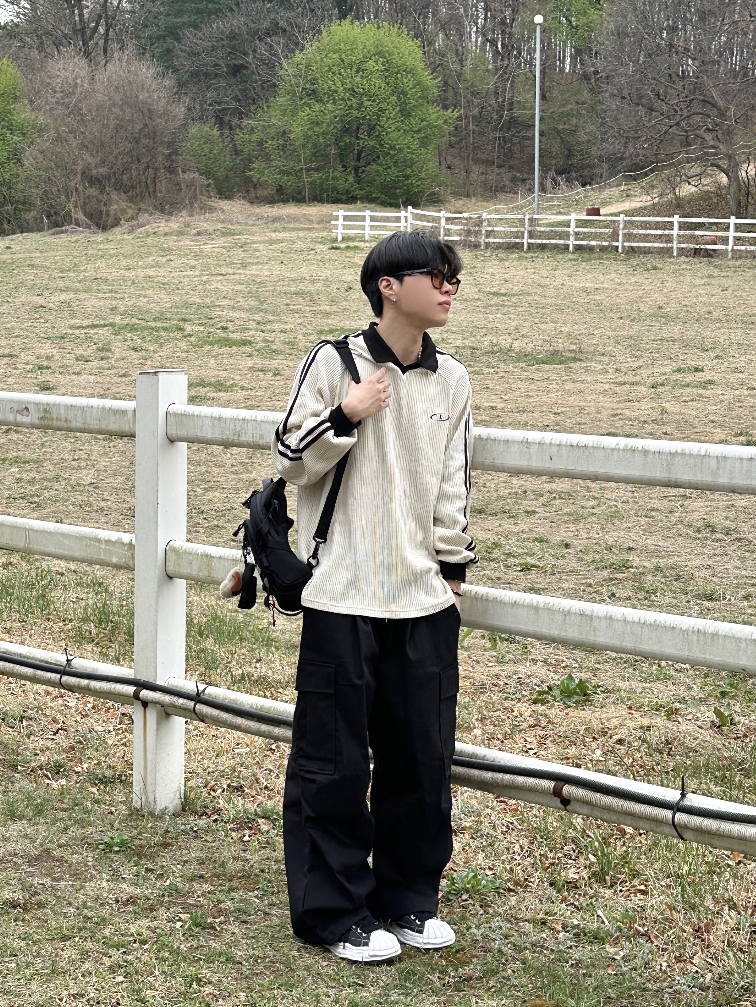 Maison Mihara Yasuhiro Blakey OG STC Sole Paper Like Leather Low-top Sneakers Black 착용 스타일 - 2