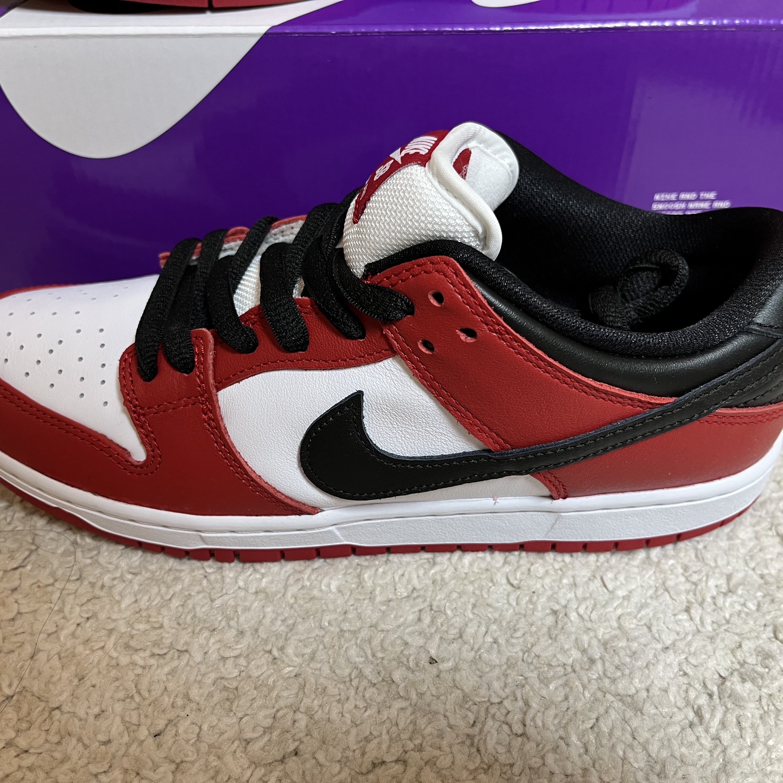 Nike SB Dunk Low Pro Chicago 착용 스타일 - 1