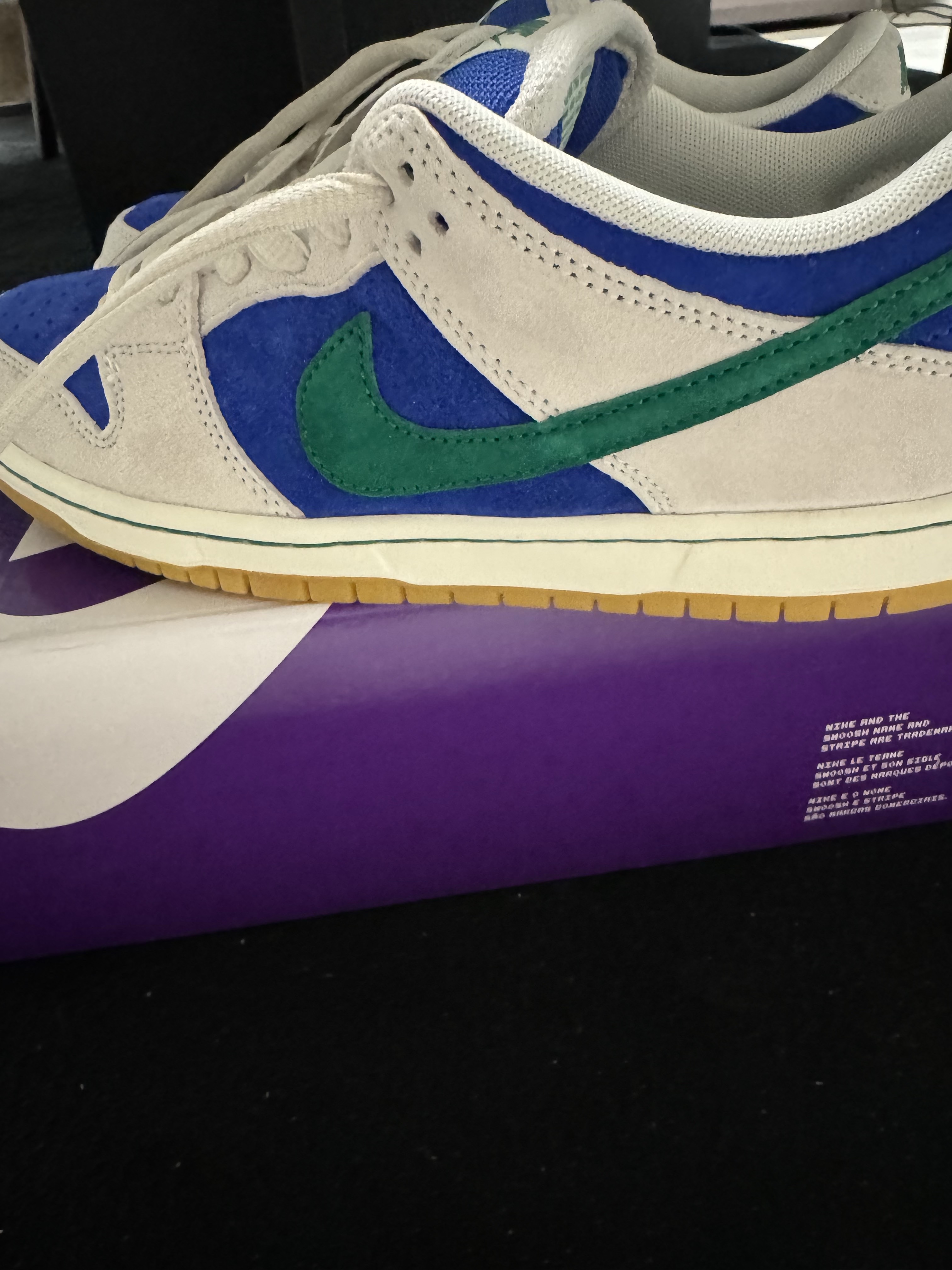 Nike SB Dunk Low Pro Phantom and Hyper Royal, Nike x Supreme Air Force 1 Low Flax 착용 스타일 - 1