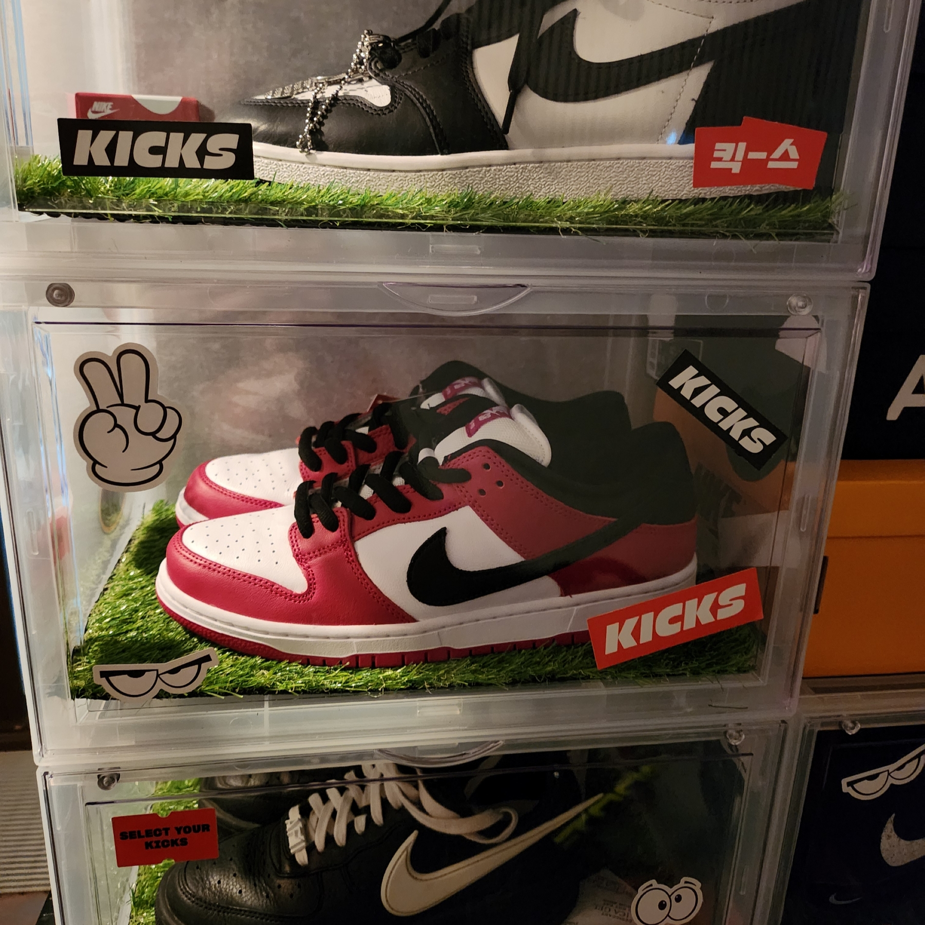 Nike SB Dunk Low Pro Chicago, Jordan 1 High 85 Black White 착용 스타일 - 1