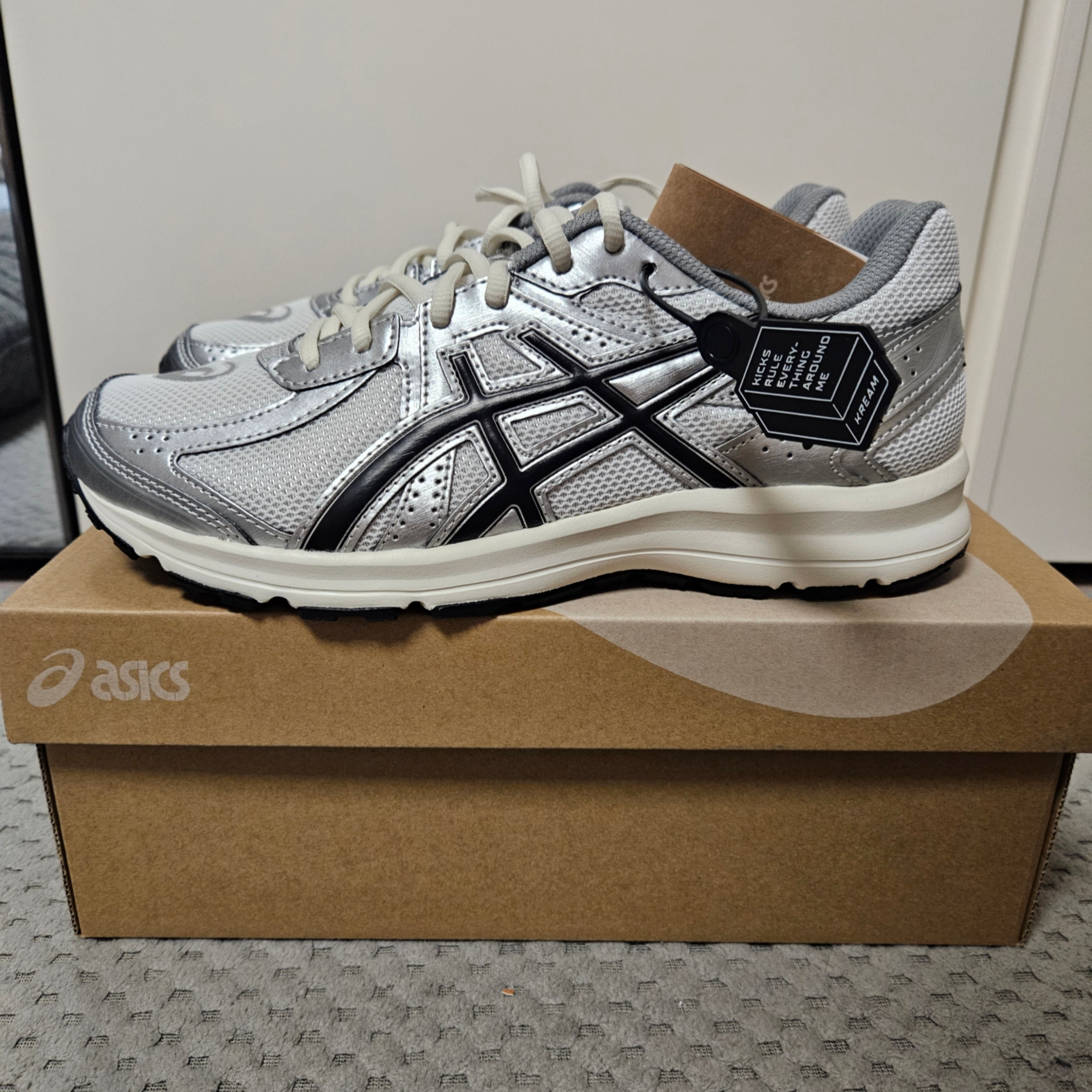 Asics Jog 100 S White Black - 2E Wide 착용 스타일 - 2