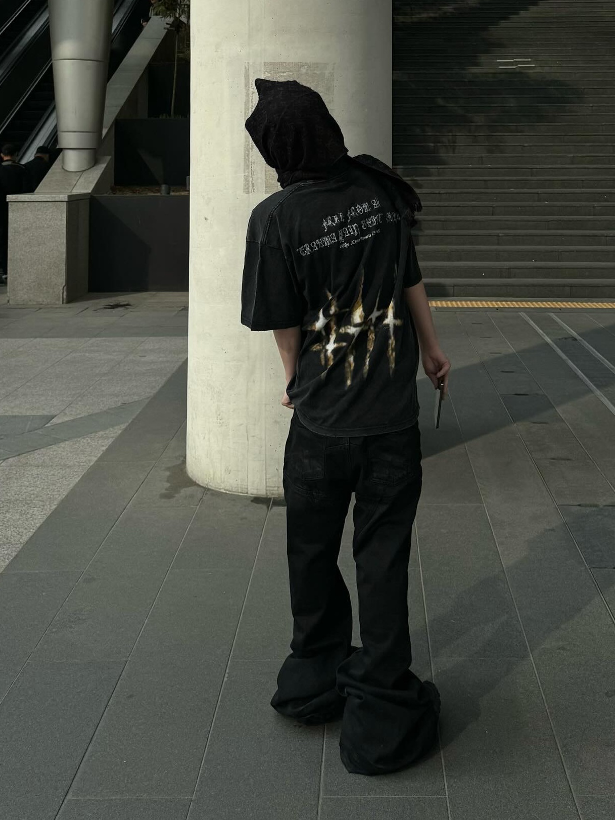 Balenciaga Defender Sneakers Black 착용 스타일 - 3